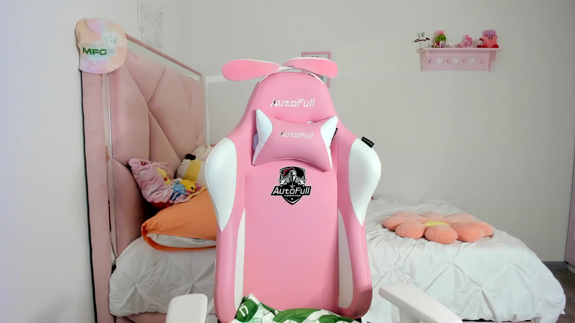 Gallery image thumbnail from Cherrycute666's myfreecams stream on, 03/13/2024, 06:11 image 6 of 20