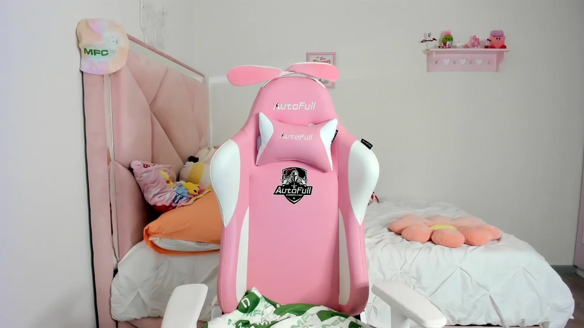 Gallery image thumbnail from Cherrycute666's myfreecams stream on, 03/13/2024, 06:11 image 11 of 20