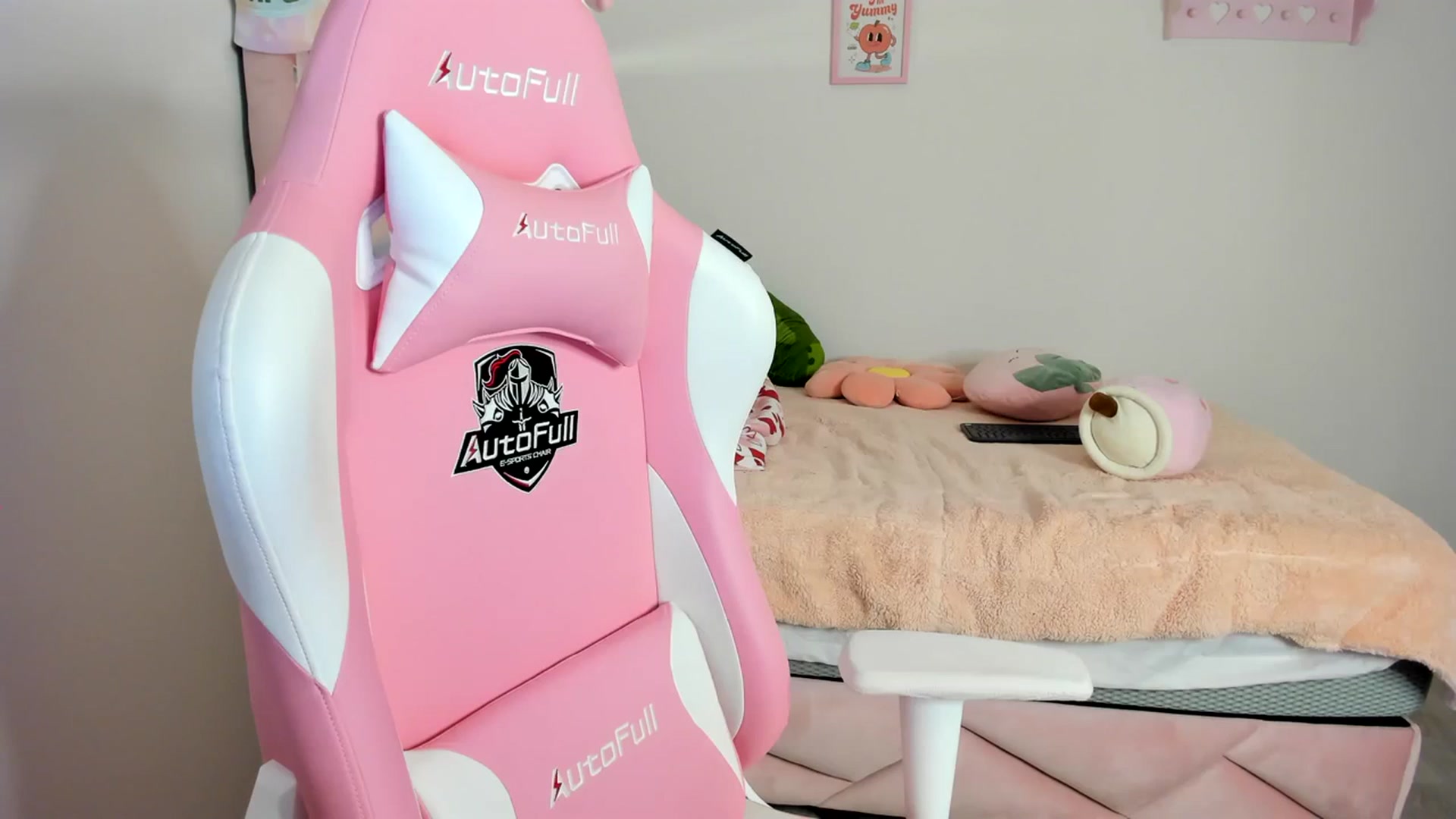 Gallery image thumbnail from Cherrycute666's myfreecams stream on, 03/14/2024, 06:35 image 10 of 20