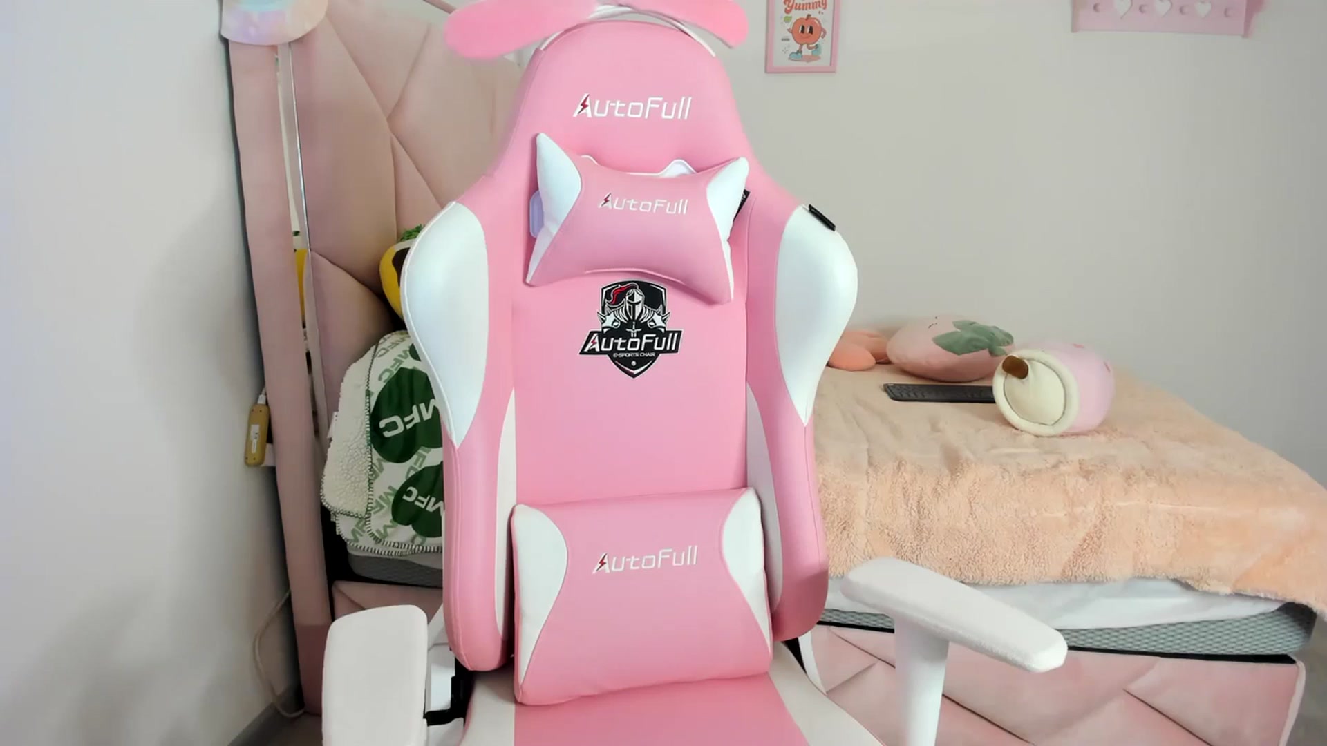 Gallery image thumbnail from Cherrycute666's myfreecams stream on, 03/14/2024, 06:35 image 16 of 20