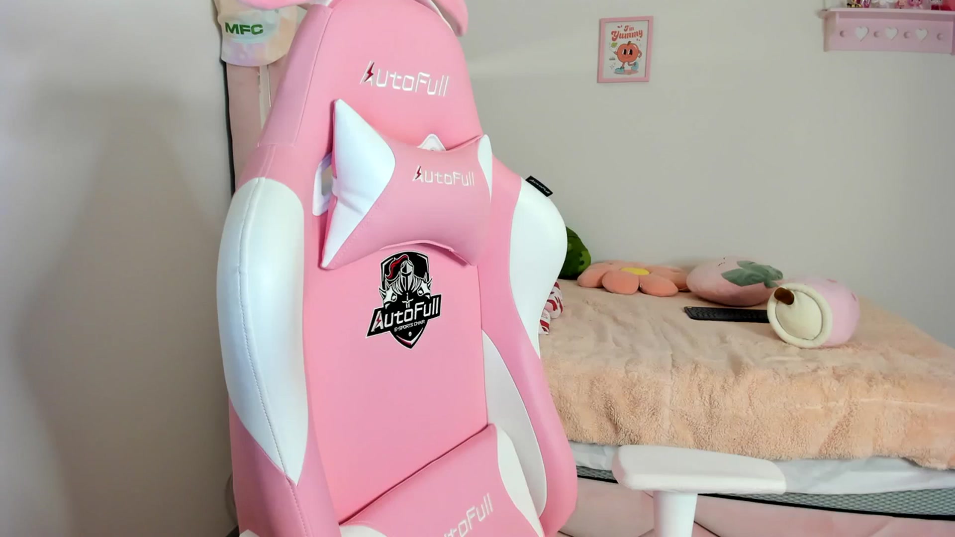 Gallery image thumbnail from Cherrycute666's myfreecams stream on, 03/14/2024, 06:35 image 6 of 20