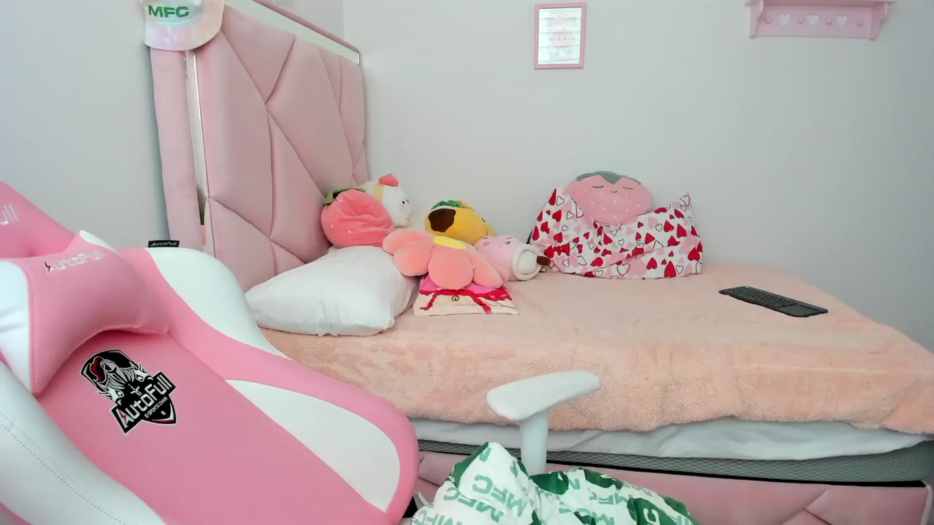 Gallery image thumbnail from Cherrycute666's myfreecams stream on, 03/14/2024, 19:41 image 9 of 20