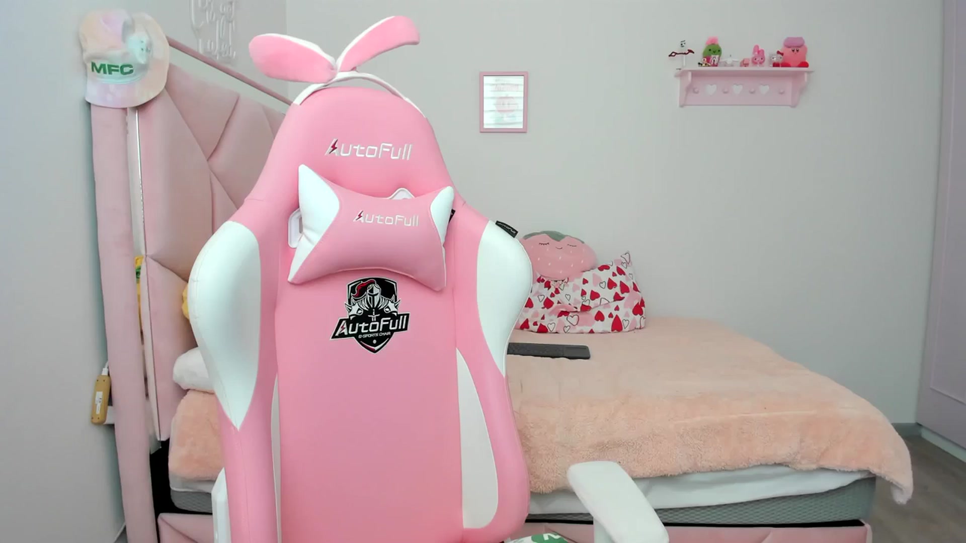 Gallery image thumbnail from Cherrycute666's myfreecams stream on, 03/14/2024, 22:33 image 10 of 20