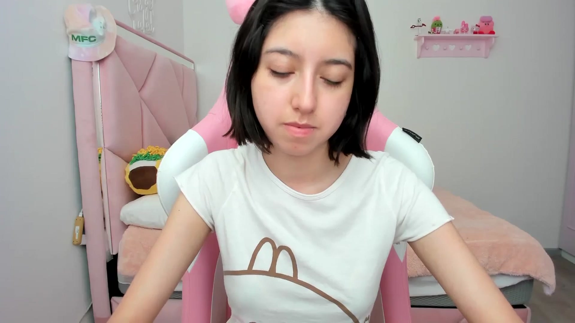 Gallery image thumbnail from Cherrycute666's myfreecams stream on, 03/14/2024, 22:33 image 18 of 20