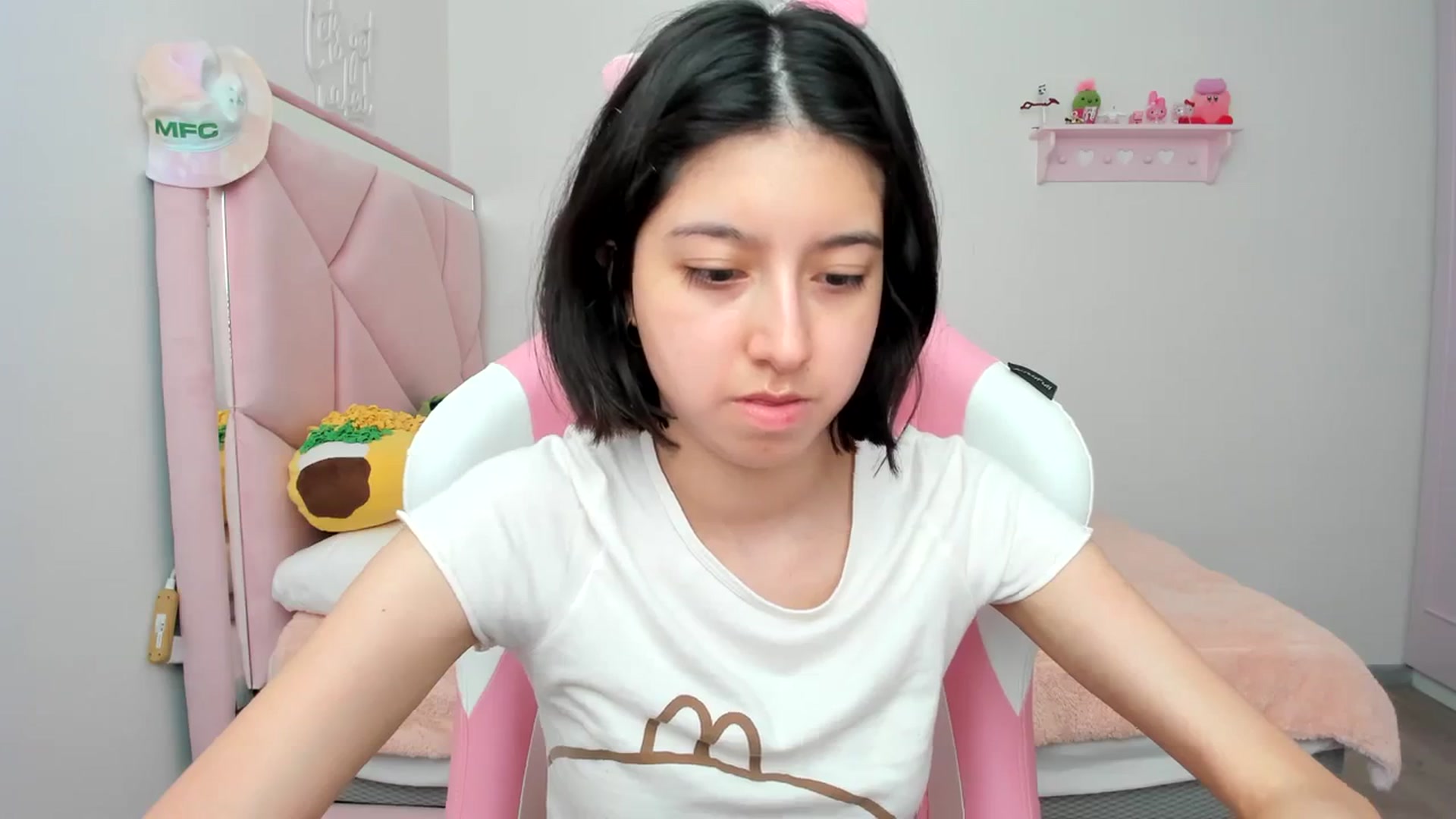 Gallery image thumbnail from Cherrycute666's myfreecams stream on, 03/14/2024, 22:33 image 6 of 20