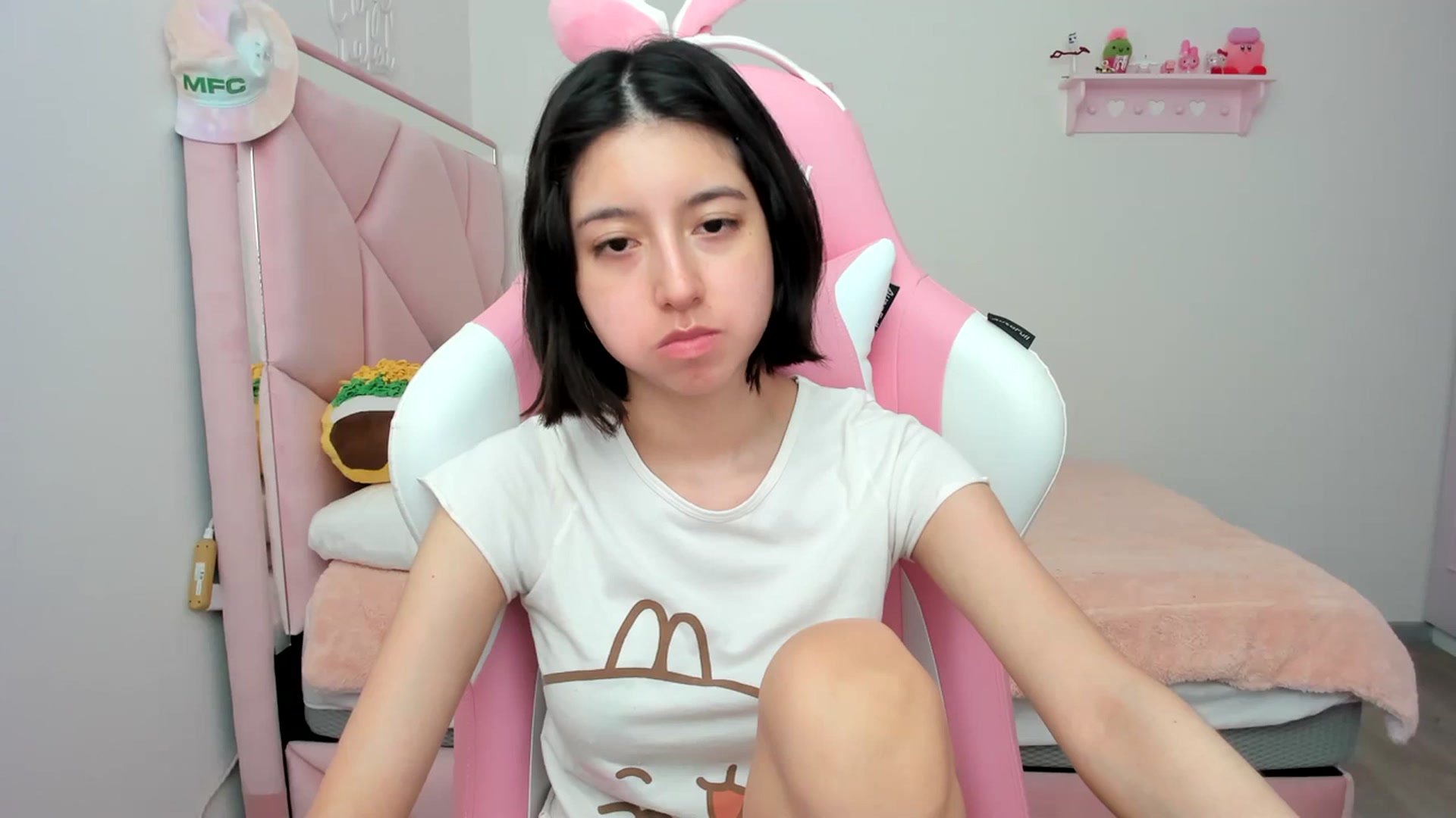 Gallery image thumbnail from Cherrycute666's myfreecams stream on, 03/14/2024, 22:33 image 19 of 20