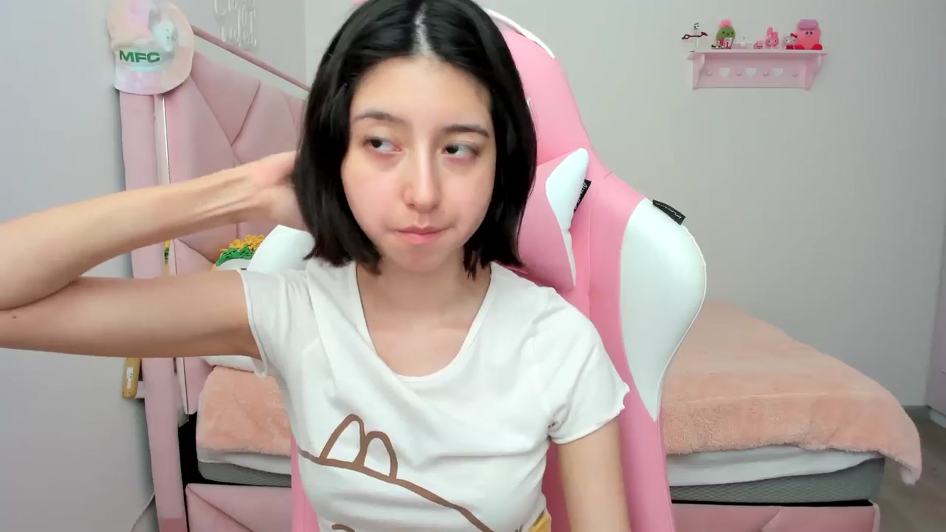 Gallery image thumbnail from Cherrycute666's myfreecams stream on, 03/14/2024, 22:33 image 20 of 20
