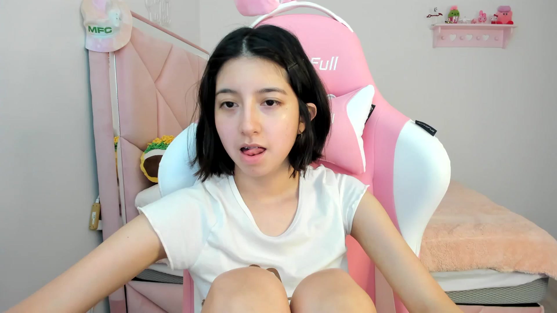 Gallery image thumbnail from Cherrycute666's myfreecams stream on, 03/14/2024, 23:51 image 18 of 20