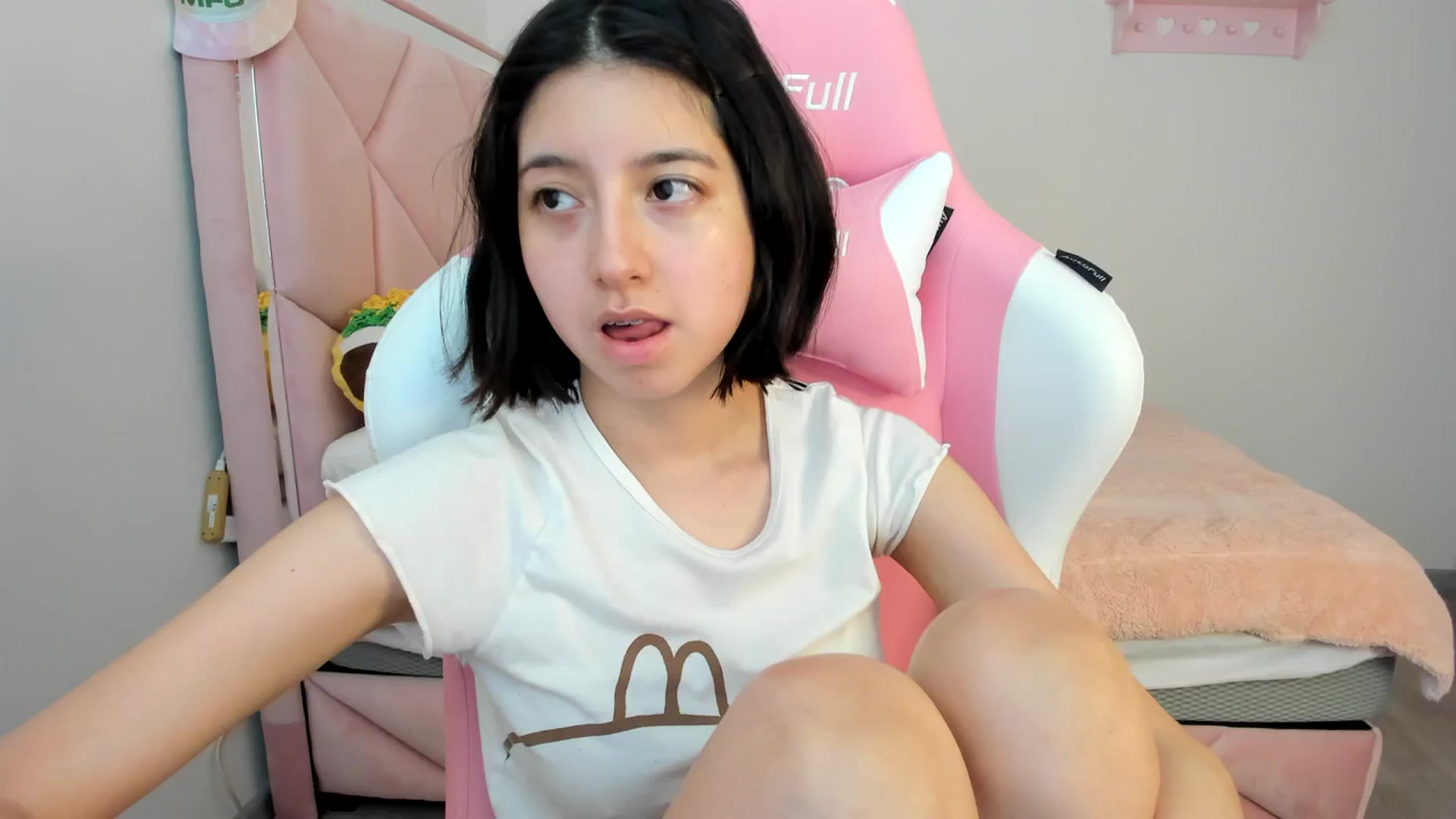 Gallery image thumbnail from Cherrycute666's myfreecams stream on, 03/14/2024, 23:51 image 17 of 20