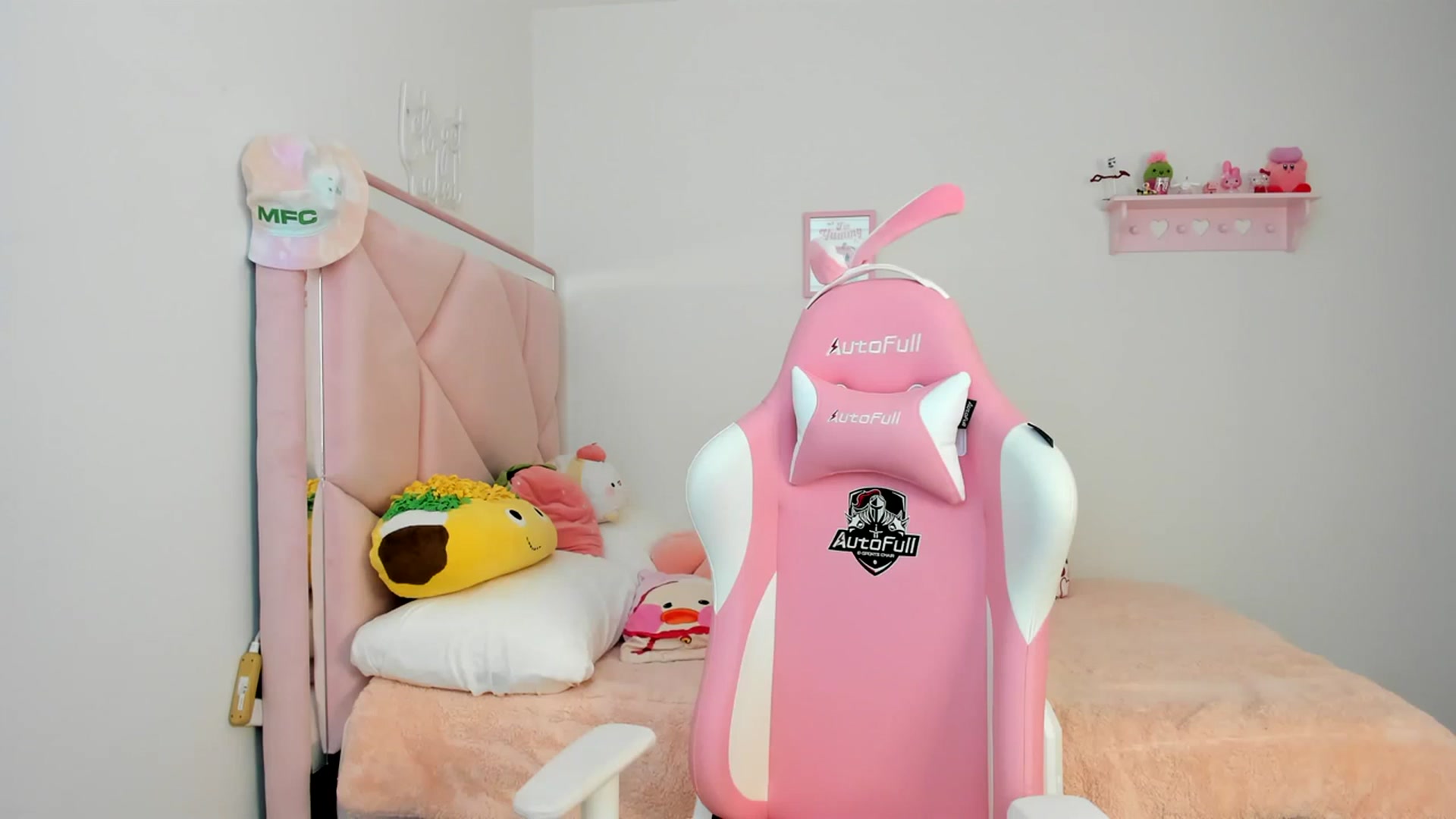 Gallery image thumbnail from Cherrycute666's myfreecams stream on, 03/14/2024, 23:51 image 20 of 20