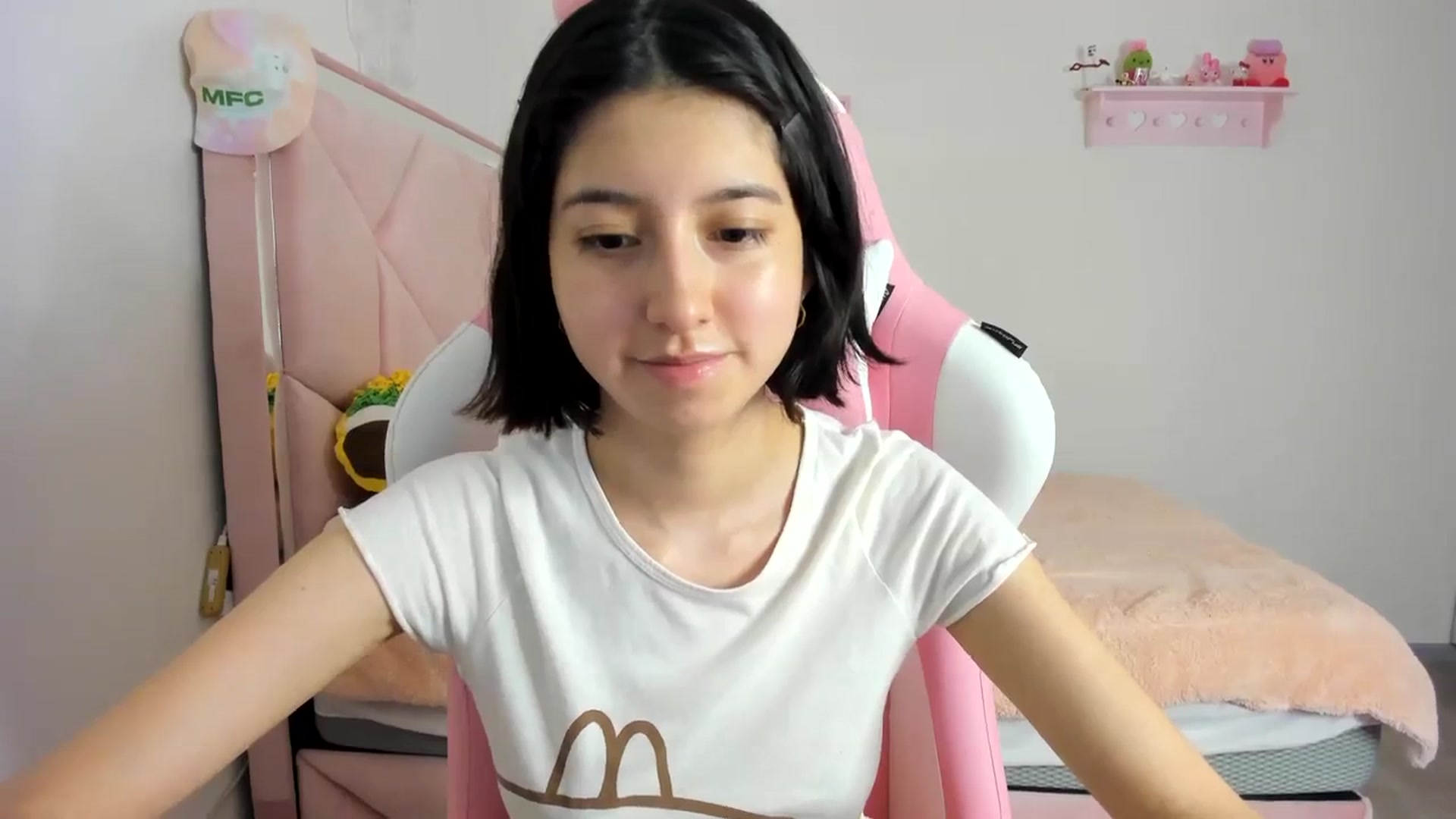 Gallery image thumbnail from Cherrycute666's myfreecams stream on, 03/15/2024, 03:02 image 6 of 20