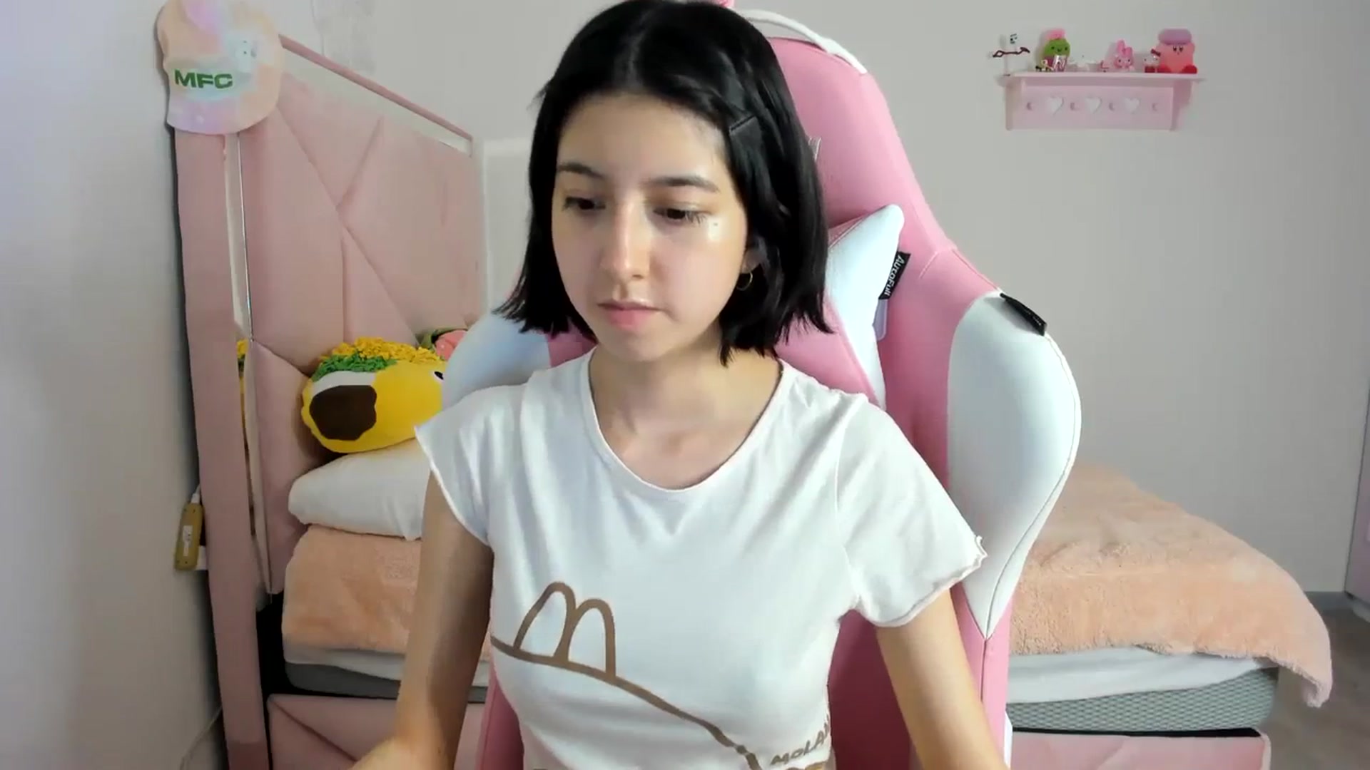 Gallery image thumbnail from Cherrycute666's myfreecams stream on, 03/15/2024, 03:02 image 5 of 20