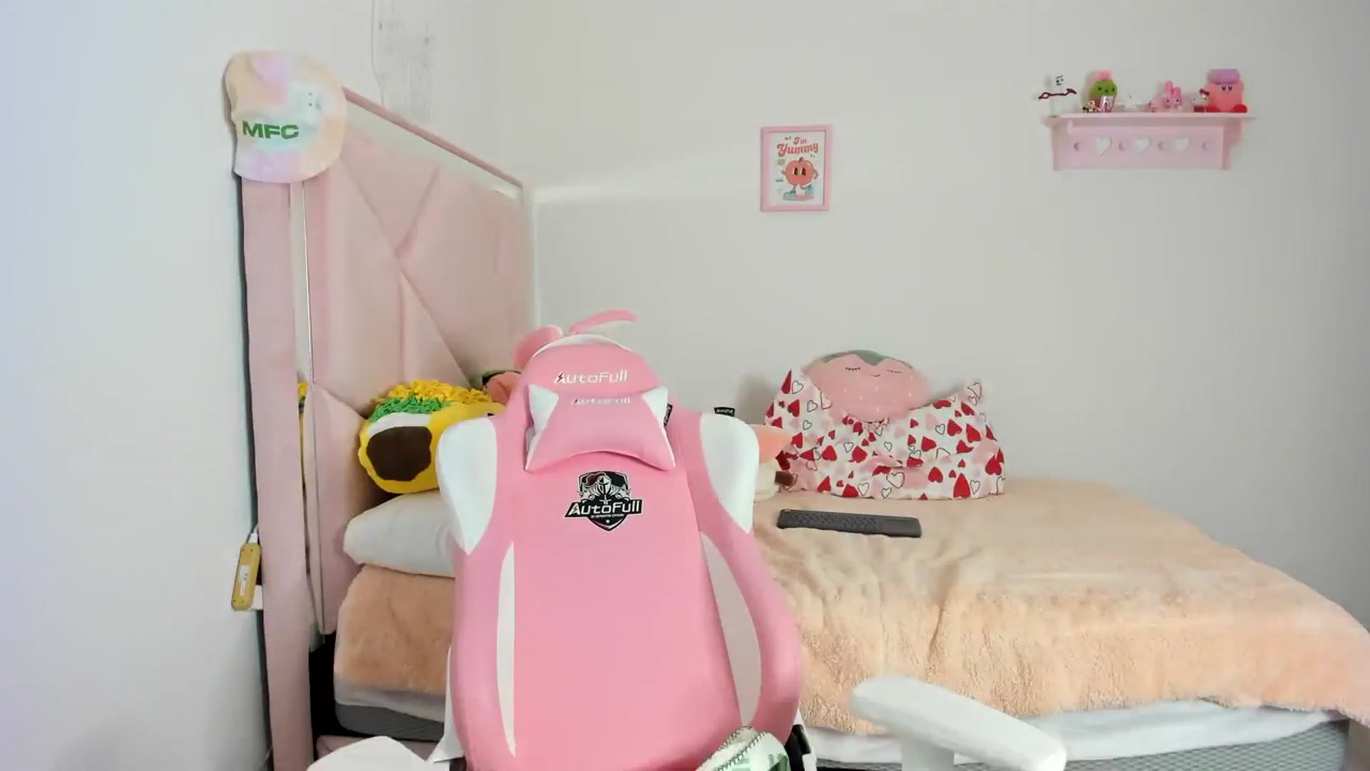 Gallery image thumbnail from Cherrycute666's myfreecams stream on, 03/15/2024, 03:02 image 18 of 20