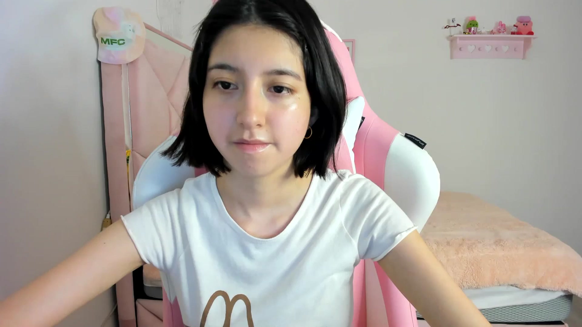 Gallery image thumbnail from Cherrycute666's myfreecams stream on, 03/15/2024, 03:02 image 17 of 20