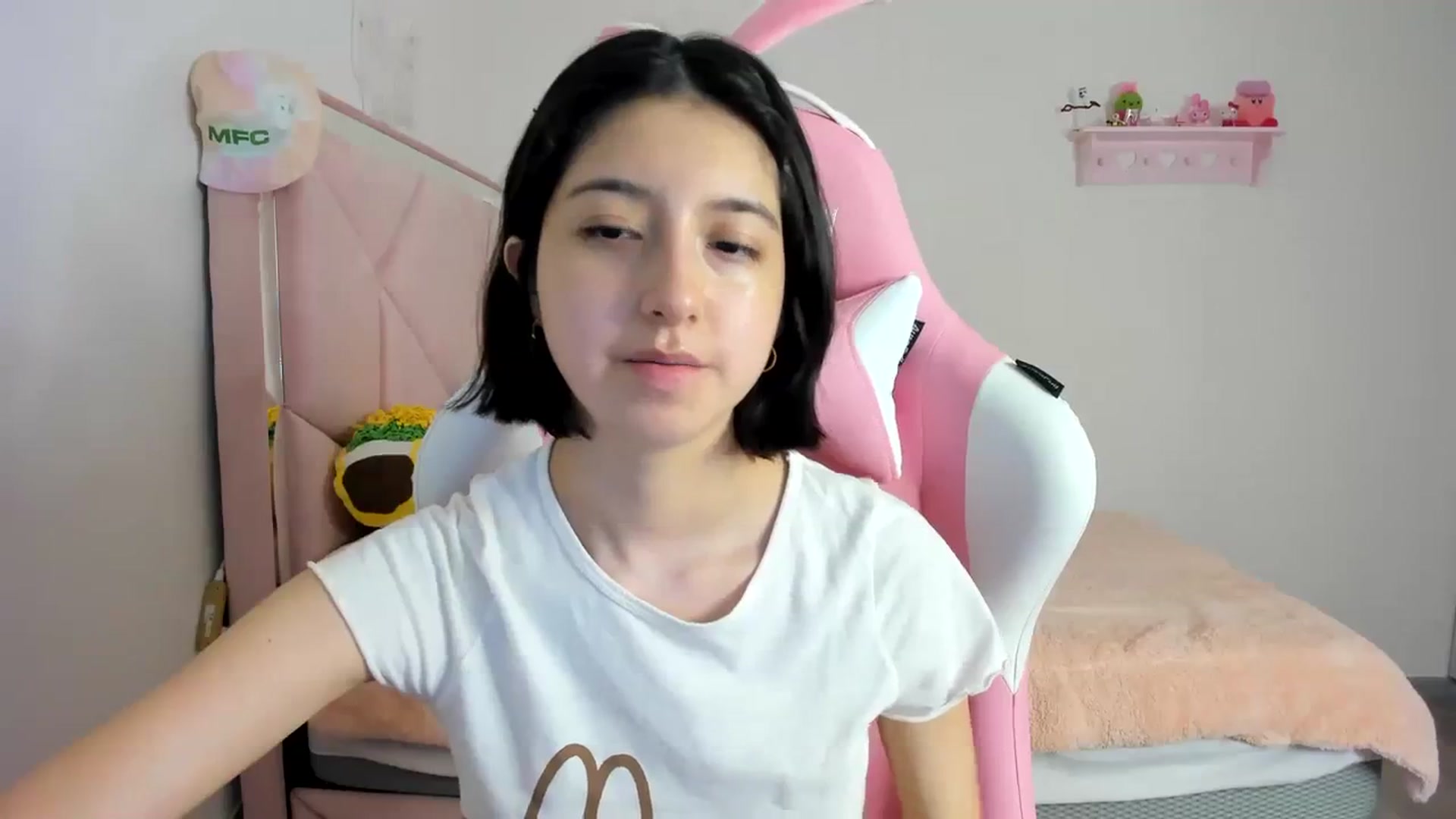 Gallery image thumbnail from Cherrycute666's myfreecams stream on, 03/15/2024, 03:02 image 3 of 20