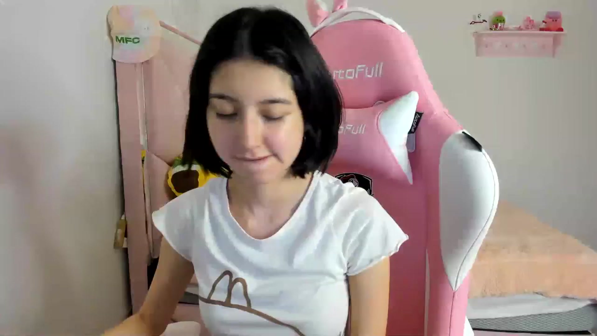 Gallery image thumbnail from Cherrycute666's myfreecams stream on, 03/15/2024, 03:02 image 13 of 20
