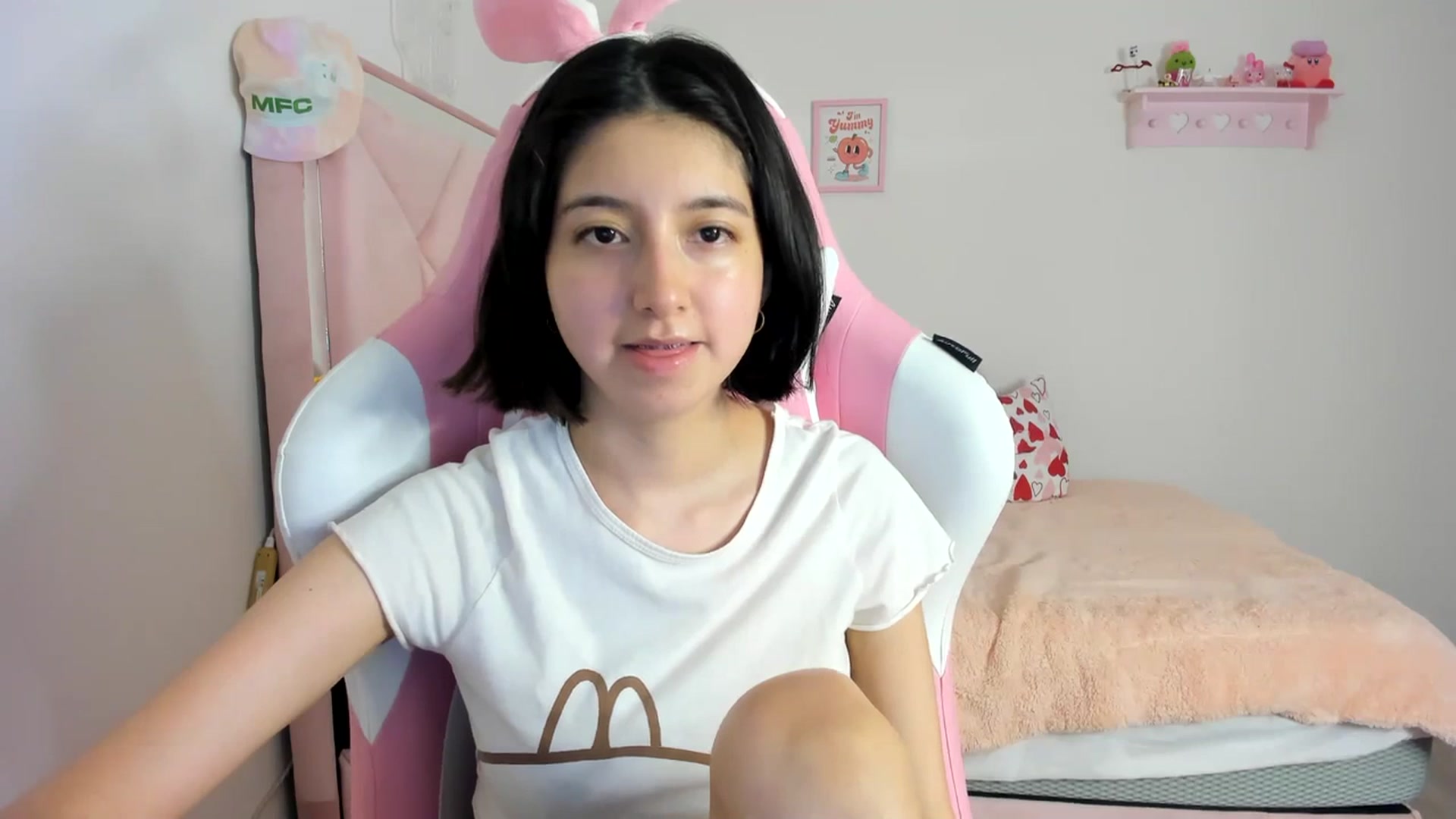 Gallery image thumbnail from Cherrycute666's myfreecams stream on, 03/15/2024, 03:02 image 15 of 20