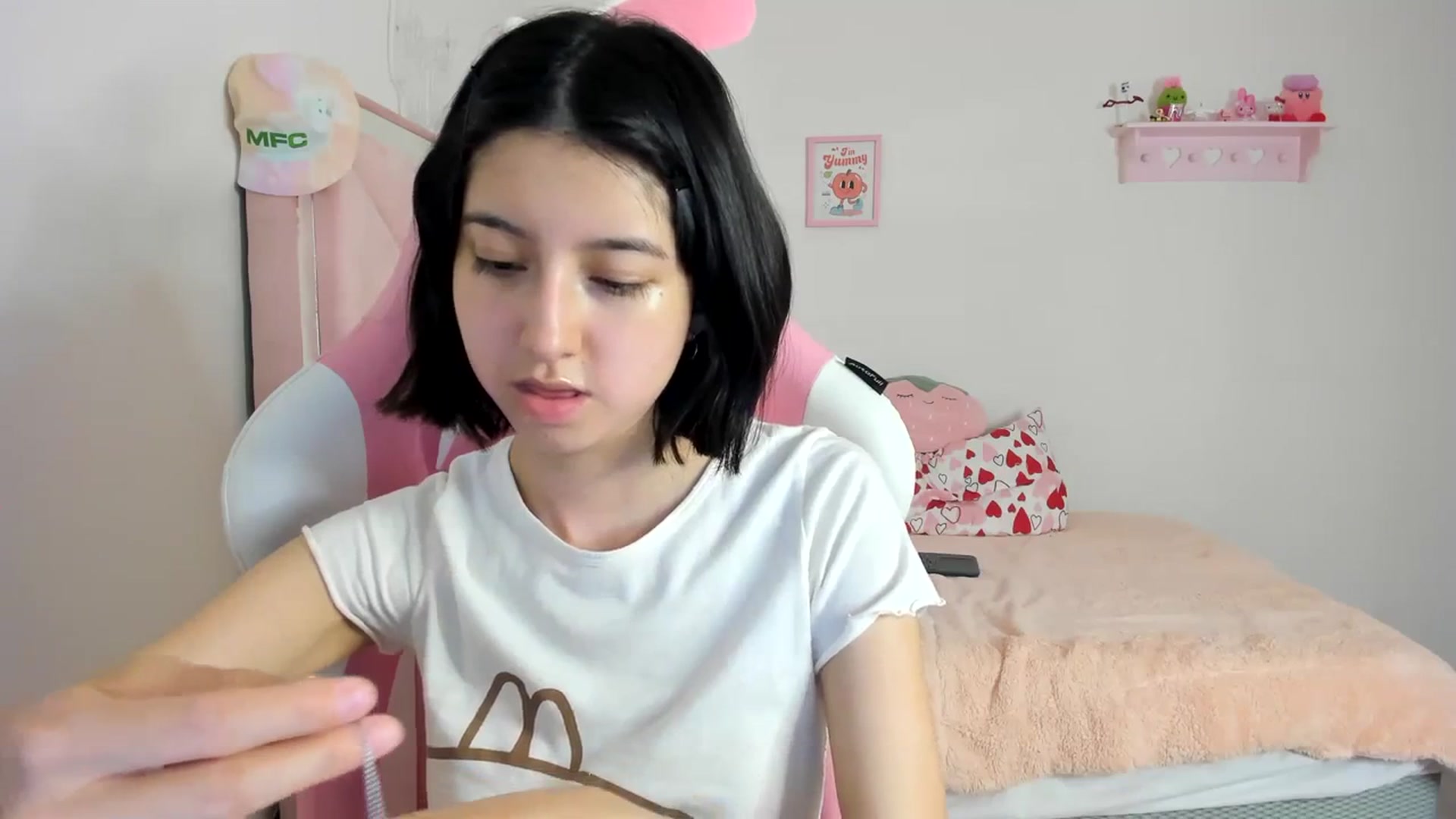 Gallery image thumbnail from Cherrycute666's myfreecams stream on, 03/15/2024, 04:33 image 15 of 20
