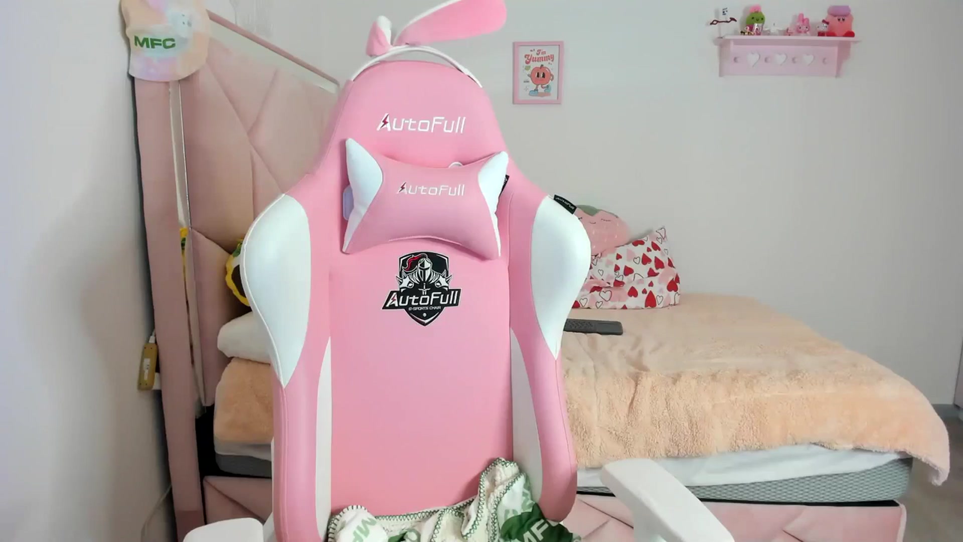 Gallery image thumbnail from Cherrycute666's myfreecams stream on, 03/15/2024, 04:33 image 2 of 20