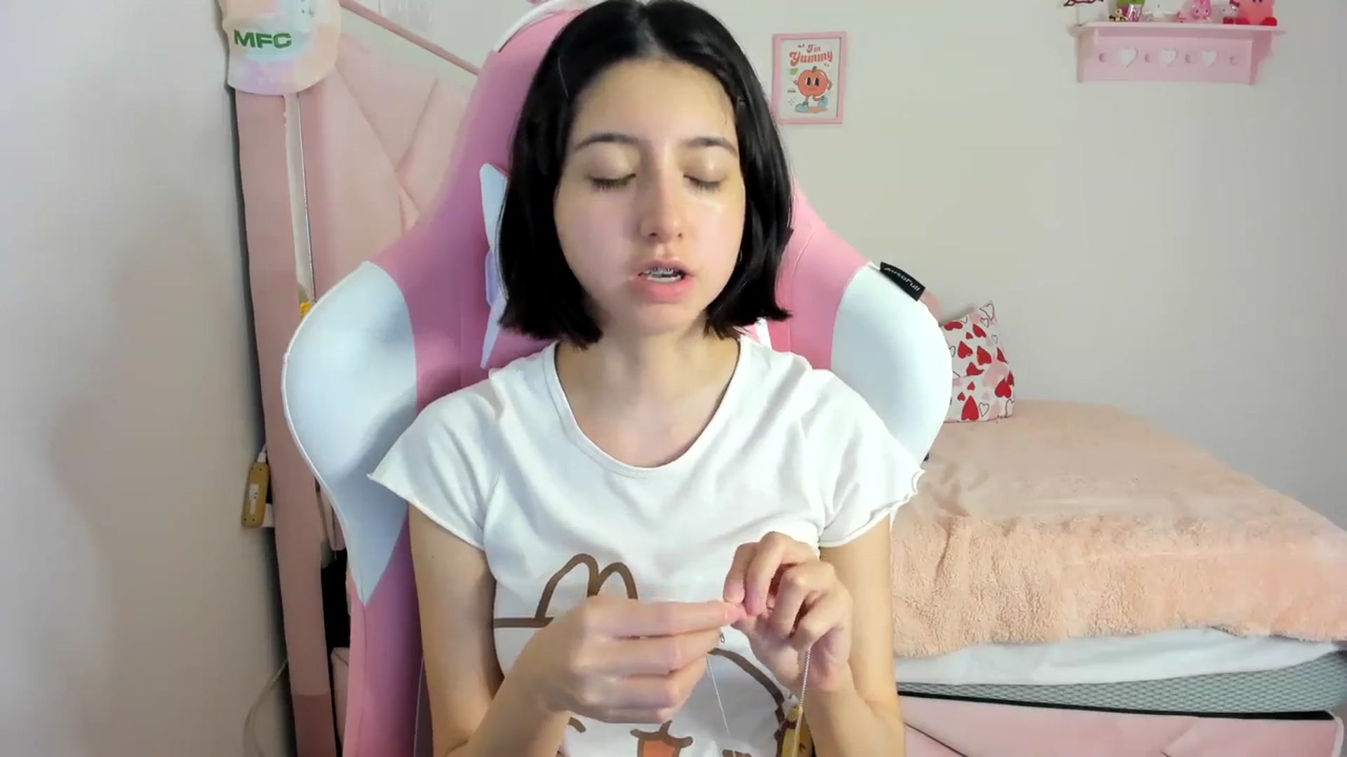 Gallery image thumbnail from Cherrycute666's myfreecams stream on, 03/15/2024, 04:33 image 14 of 20