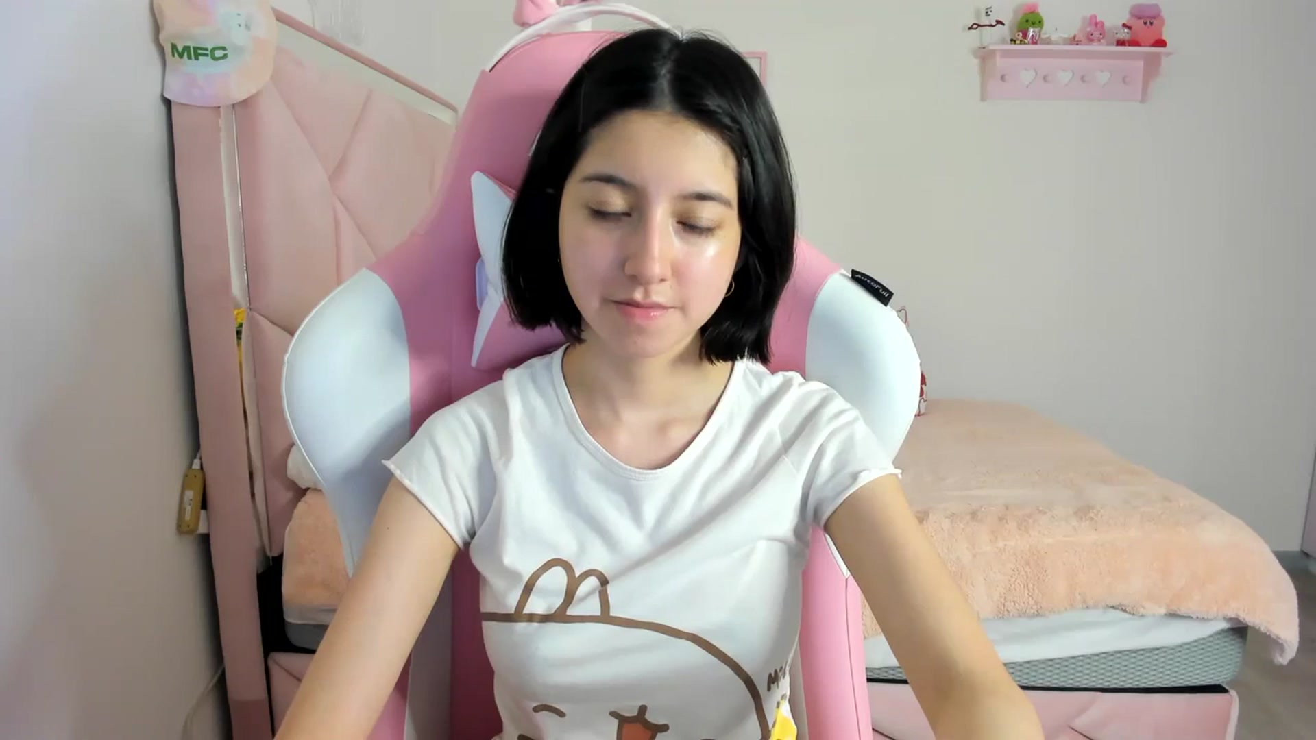 Gallery image thumbnail from Cherrycute666's myfreecams stream on, 03/15/2024, 04:33 image 6 of 20