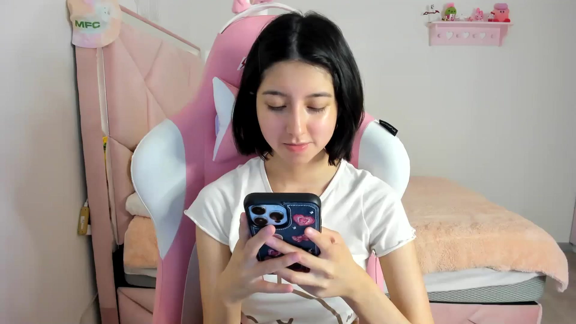 Gallery image thumbnail from Cherrycute666's myfreecams stream on, 03/15/2024, 04:33 image 5 of 20