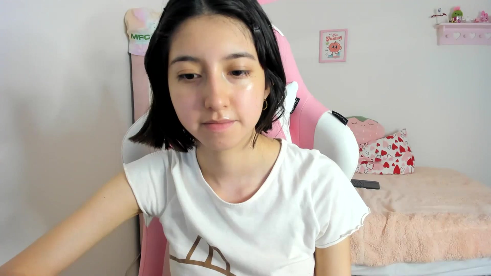 Gallery image thumbnail from Cherrycute666's myfreecams stream on, 03/15/2024, 04:33 image 19 of 20