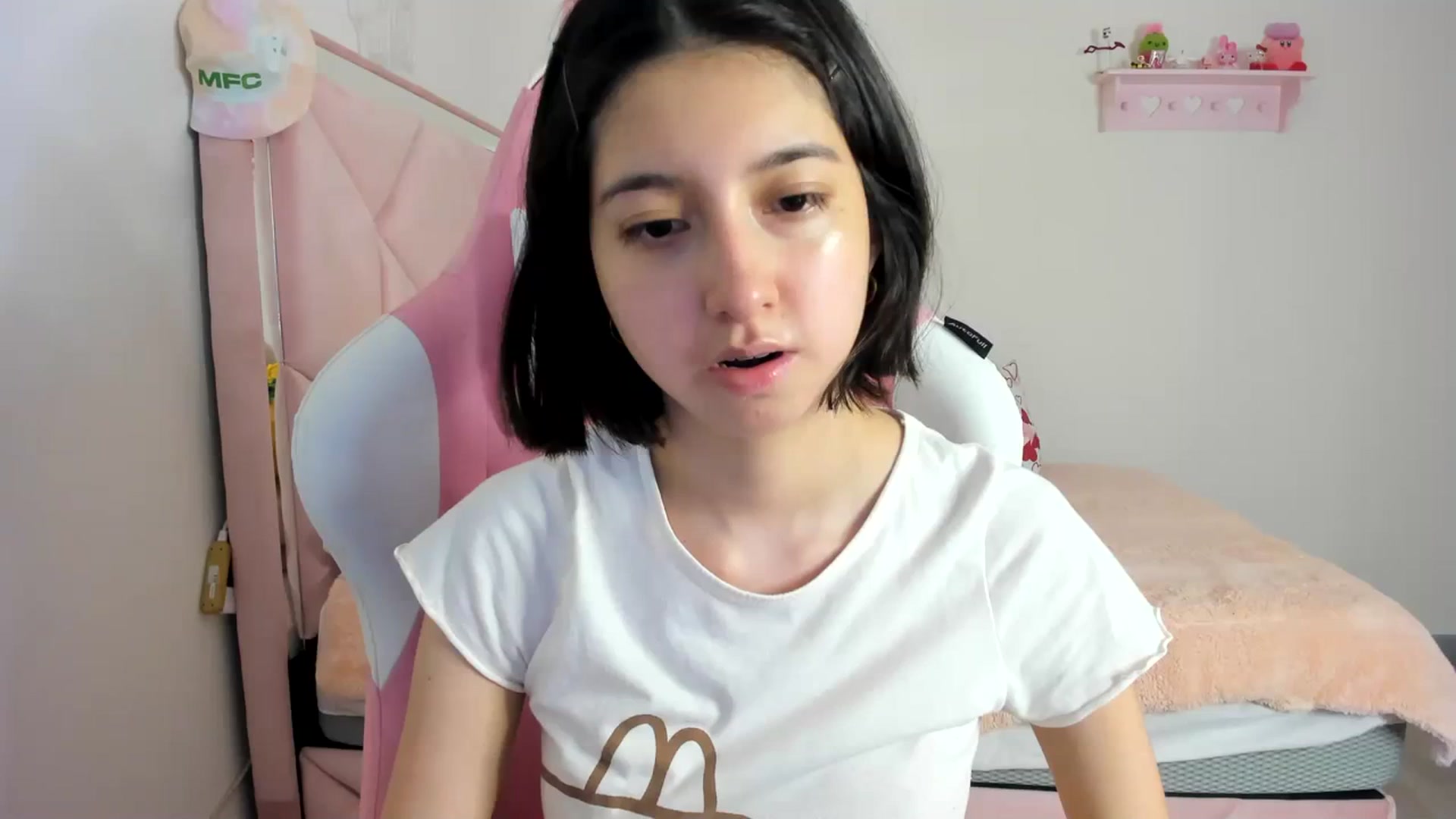 Gallery image thumbnail from Cherrycute666's myfreecams stream on, 03/15/2024, 04:33 image 9 of 20