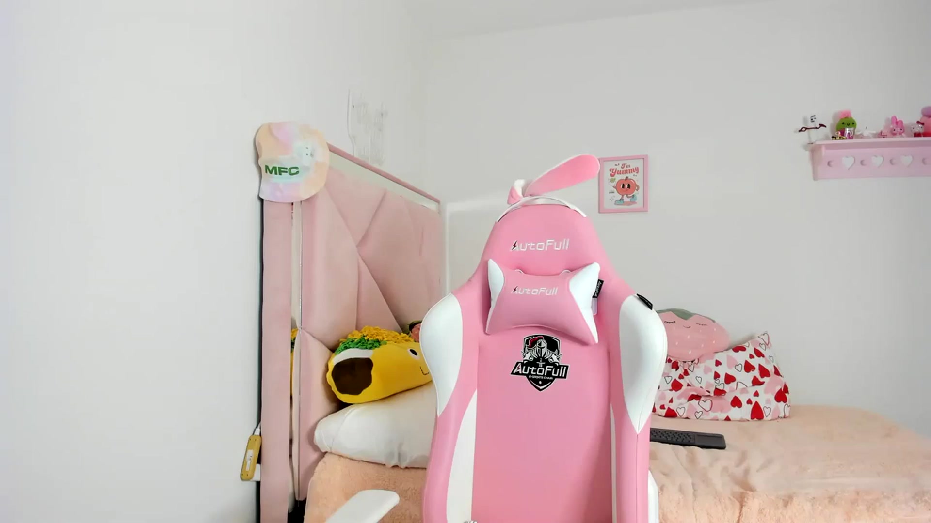 Gallery image thumbnail from Cherrycute666's myfreecams stream on, 03/15/2024, 04:33 image 18 of 20