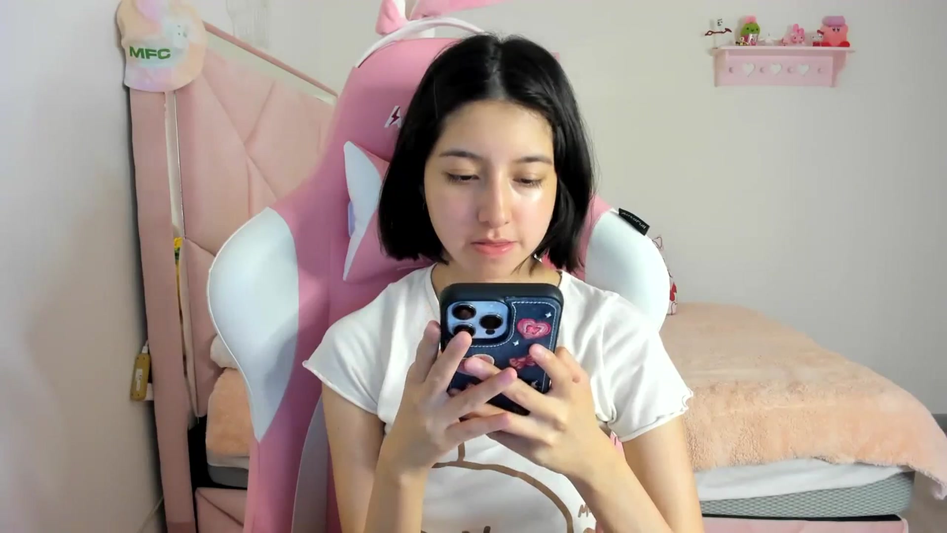 Gallery image thumbnail from Cherrycute666's myfreecams stream on, 03/15/2024, 04:33 image 8 of 20