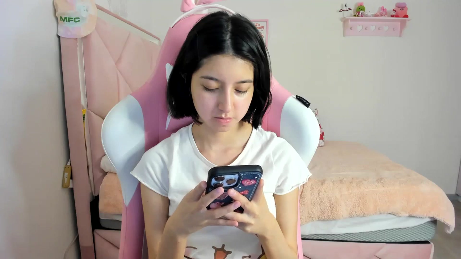 Gallery image thumbnail from Cherrycute666's myfreecams stream on, 03/15/2024, 04:33 image 7 of 20