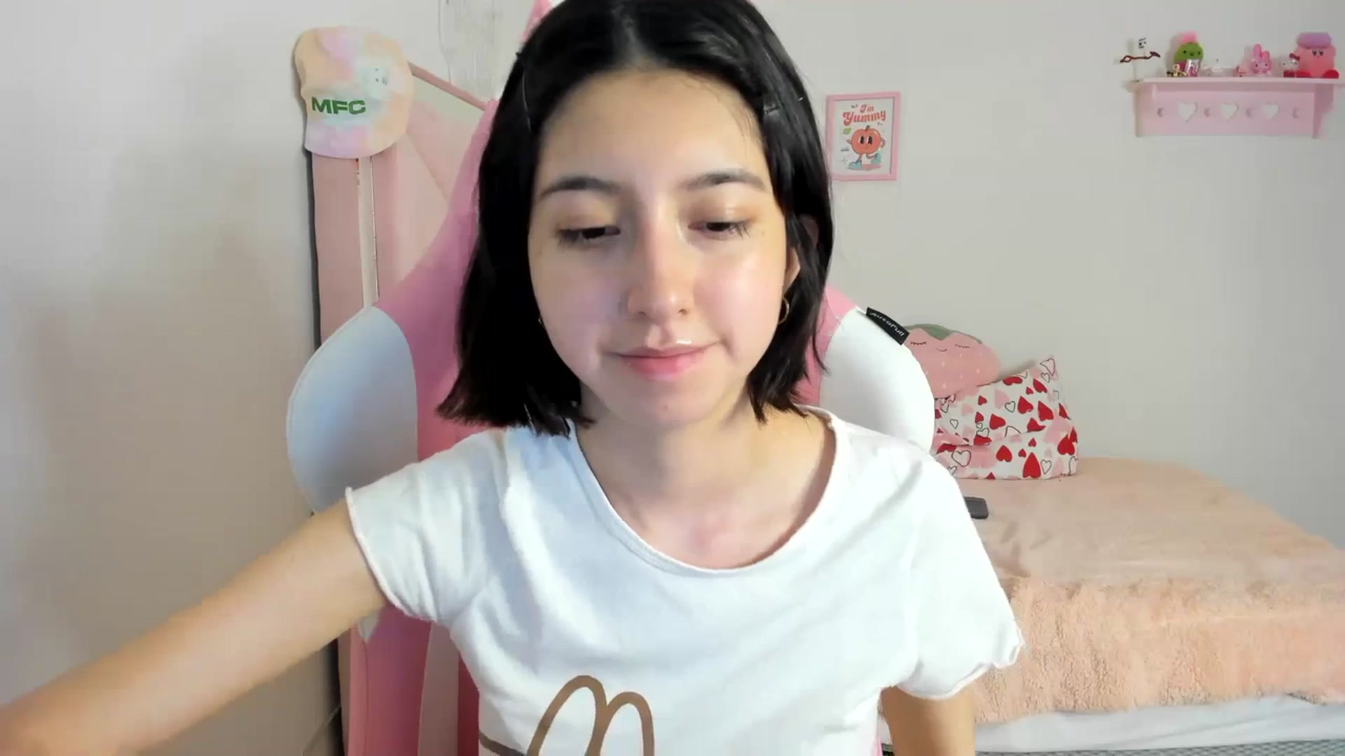 Gallery image thumbnail from Cherrycute666's myfreecams stream on, 03/15/2024, 04:33 image 16 of 20