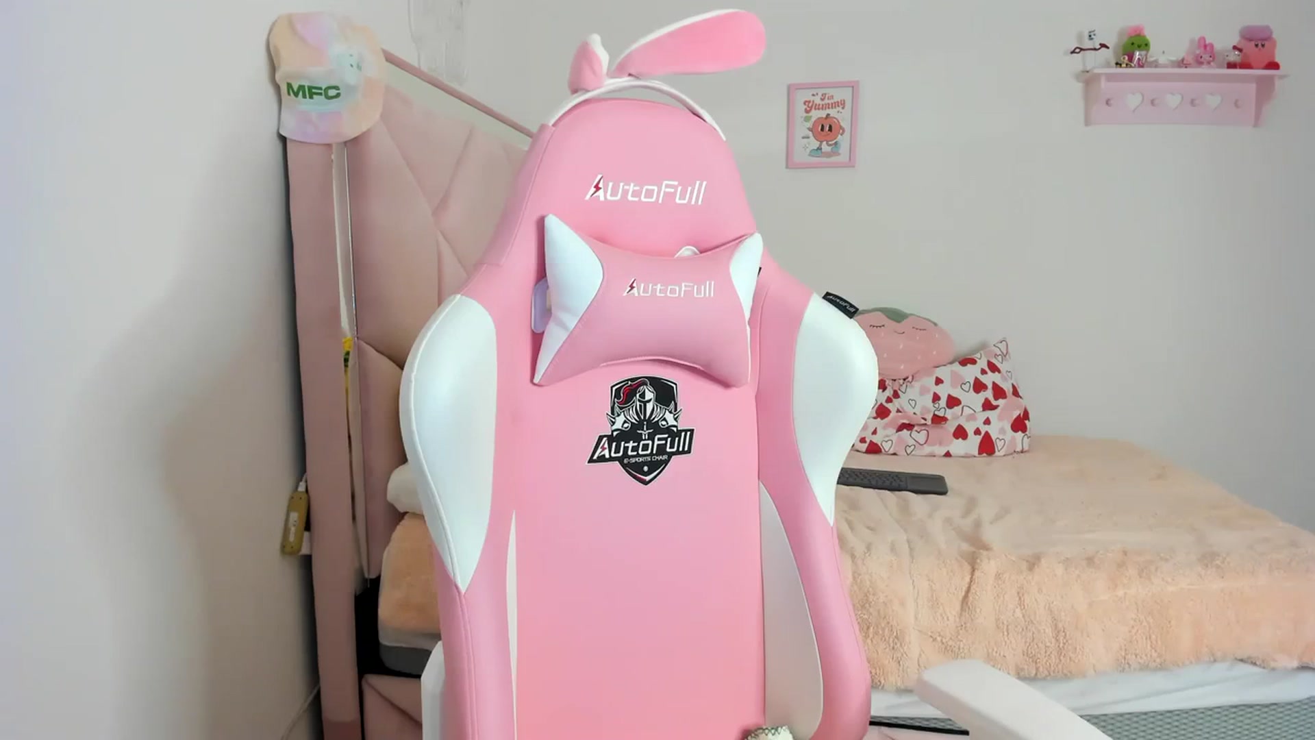 Gallery image thumbnail from Cherrycute666's myfreecams stream on, 03/15/2024, 07:34 image 12 of 20
