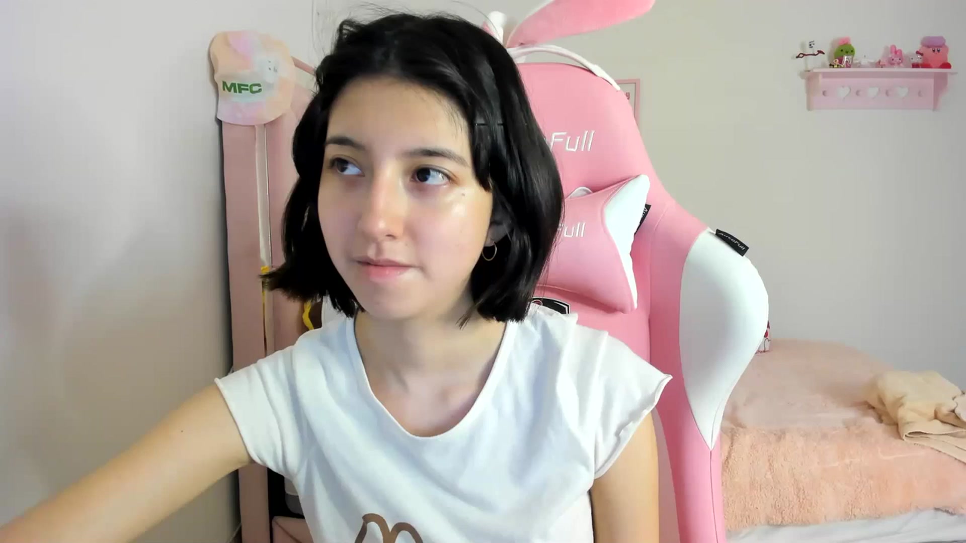 Gallery image thumbnail from Cherrycute666's myfreecams stream on, 03/15/2024, 07:34 image 14 of 20