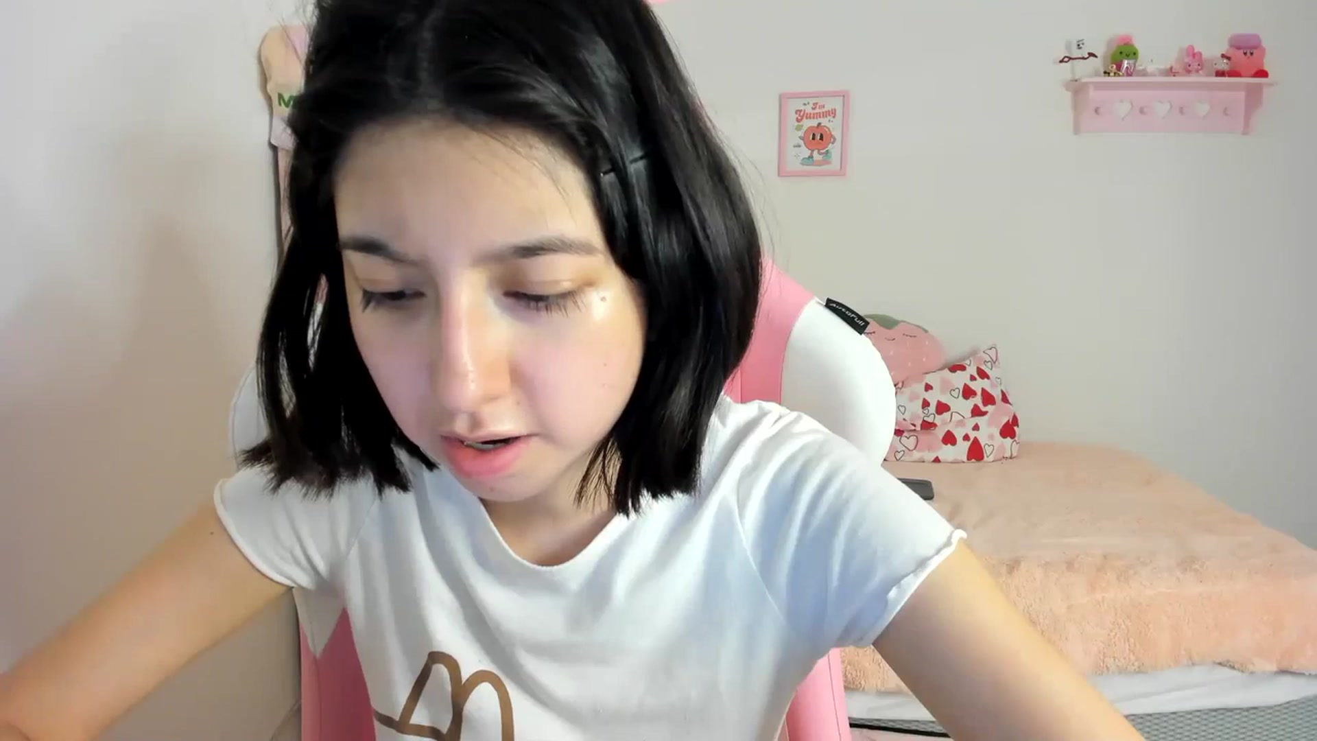 Gallery image thumbnail from Cherrycute666's myfreecams stream on, 03/15/2024, 07:34 image 10 of 20