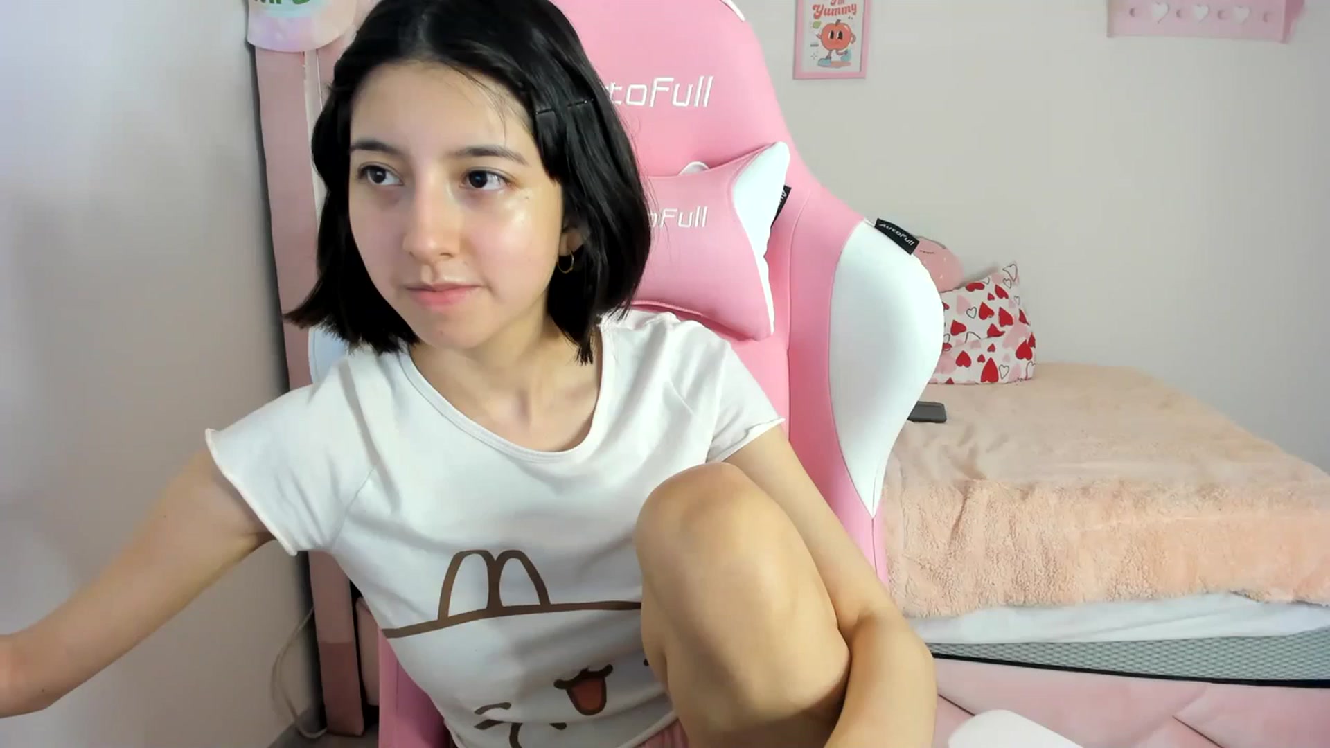 Gallery image thumbnail from Cherrycute666's myfreecams stream on, 03/15/2024, 07:34 image 3 of 20