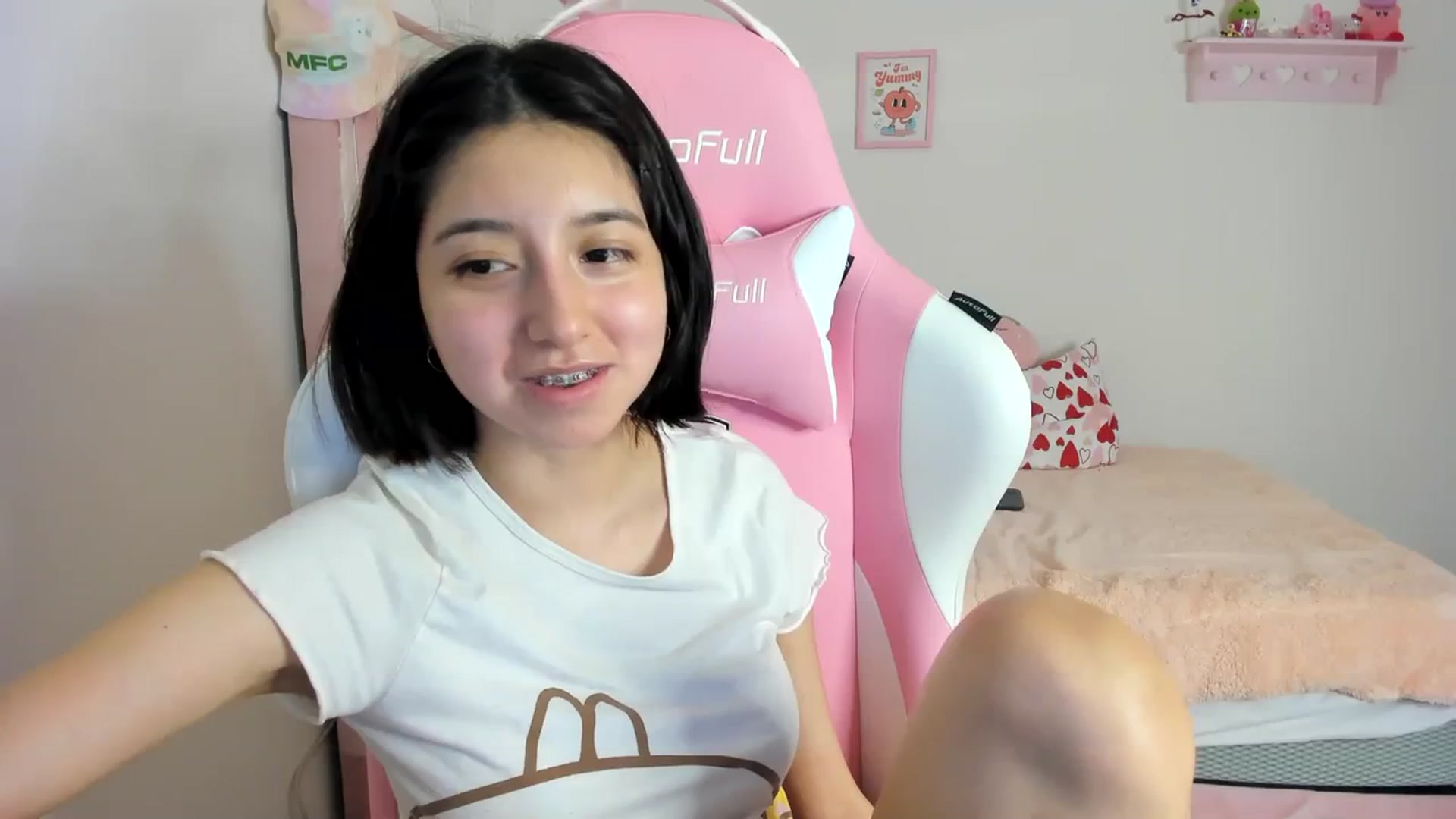 Gallery image thumbnail from Cherrycute666's myfreecams stream on, 03/15/2024, 07:34 image 8 of 20