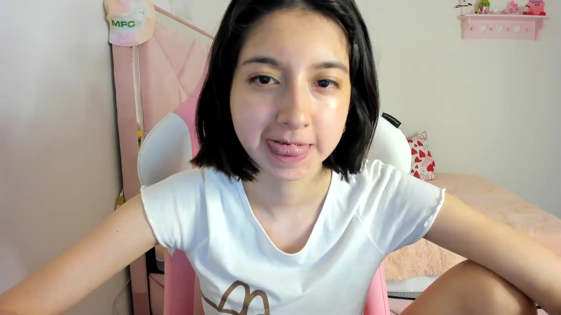 Gallery image thumbnail from Cherrycute666's myfreecams stream on, 03/15/2024, 07:34 image 4 of 20