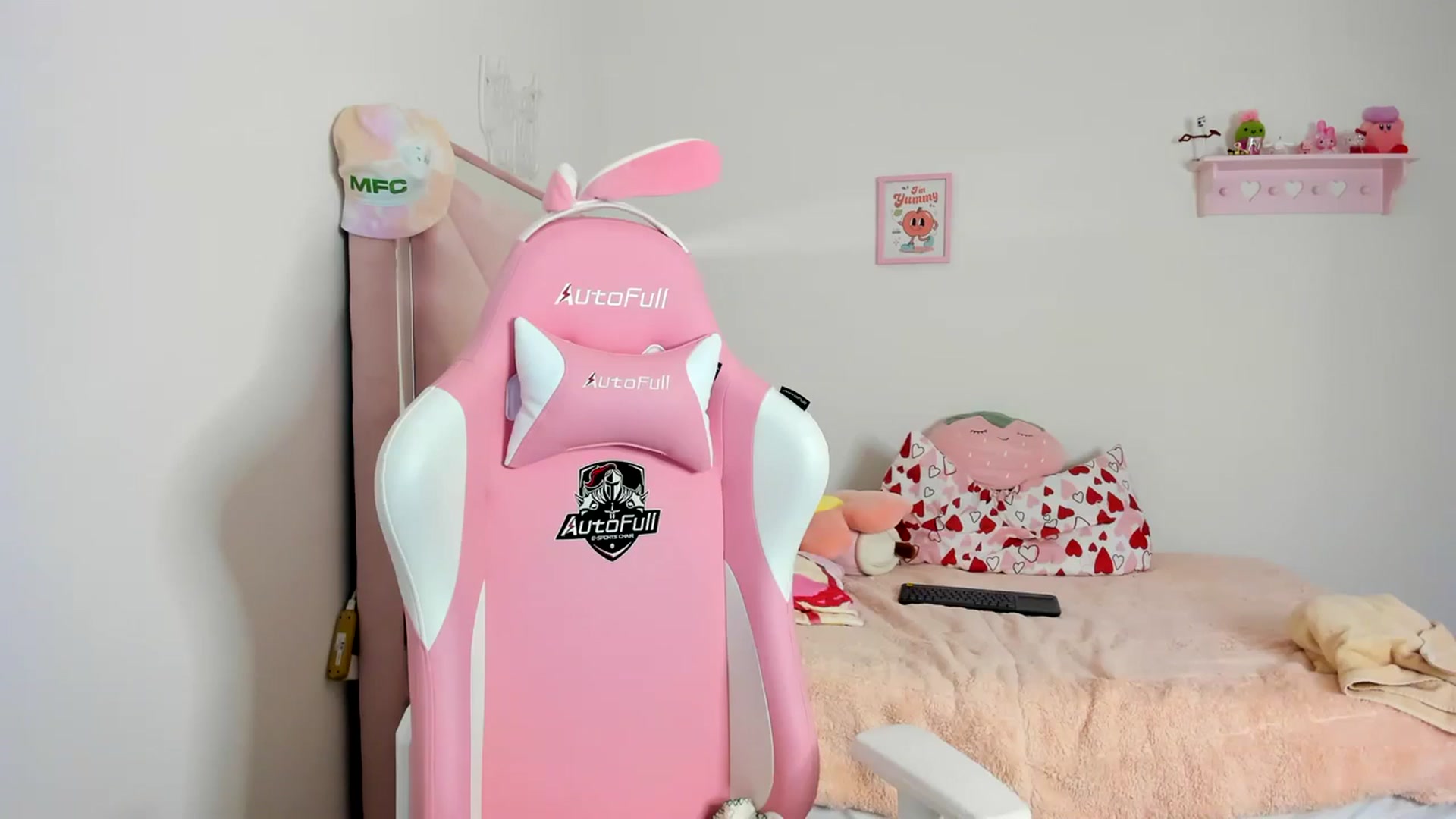 Gallery image thumbnail from Cherrycute666's myfreecams stream on, 03/15/2024, 07:34 image 15 of 20