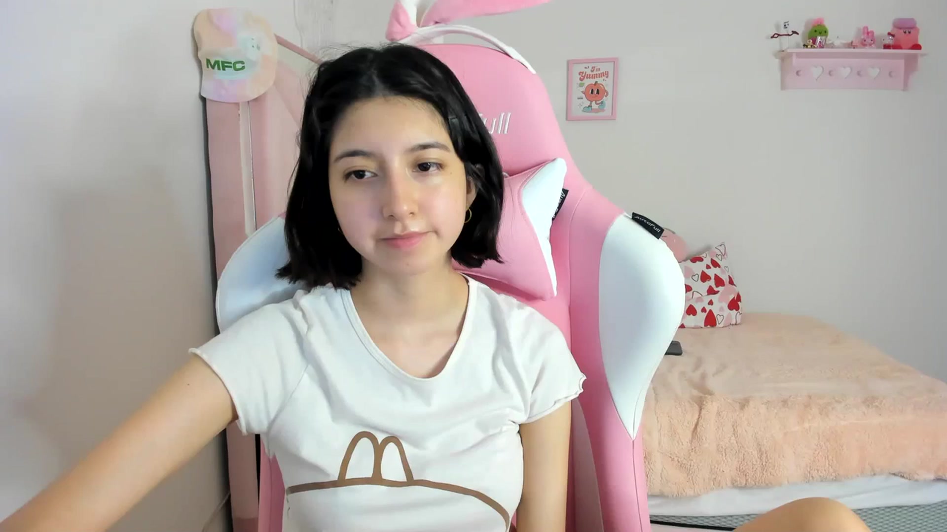 Gallery image thumbnail from Cherrycute666's myfreecams stream on, 03/15/2024, 07:34 image 11 of 20