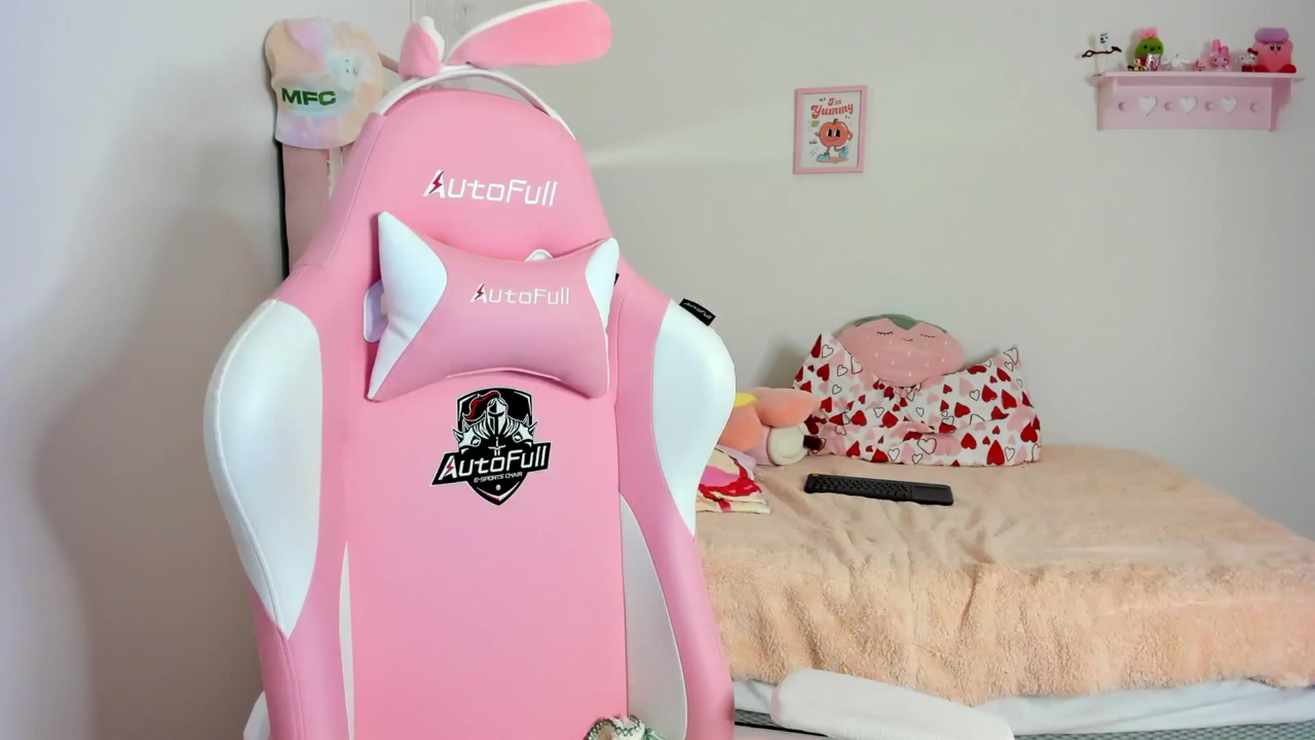Gallery image thumbnail from Cherrycute666's myfreecams stream on, 03/15/2024, 07:34 image 1 of 20