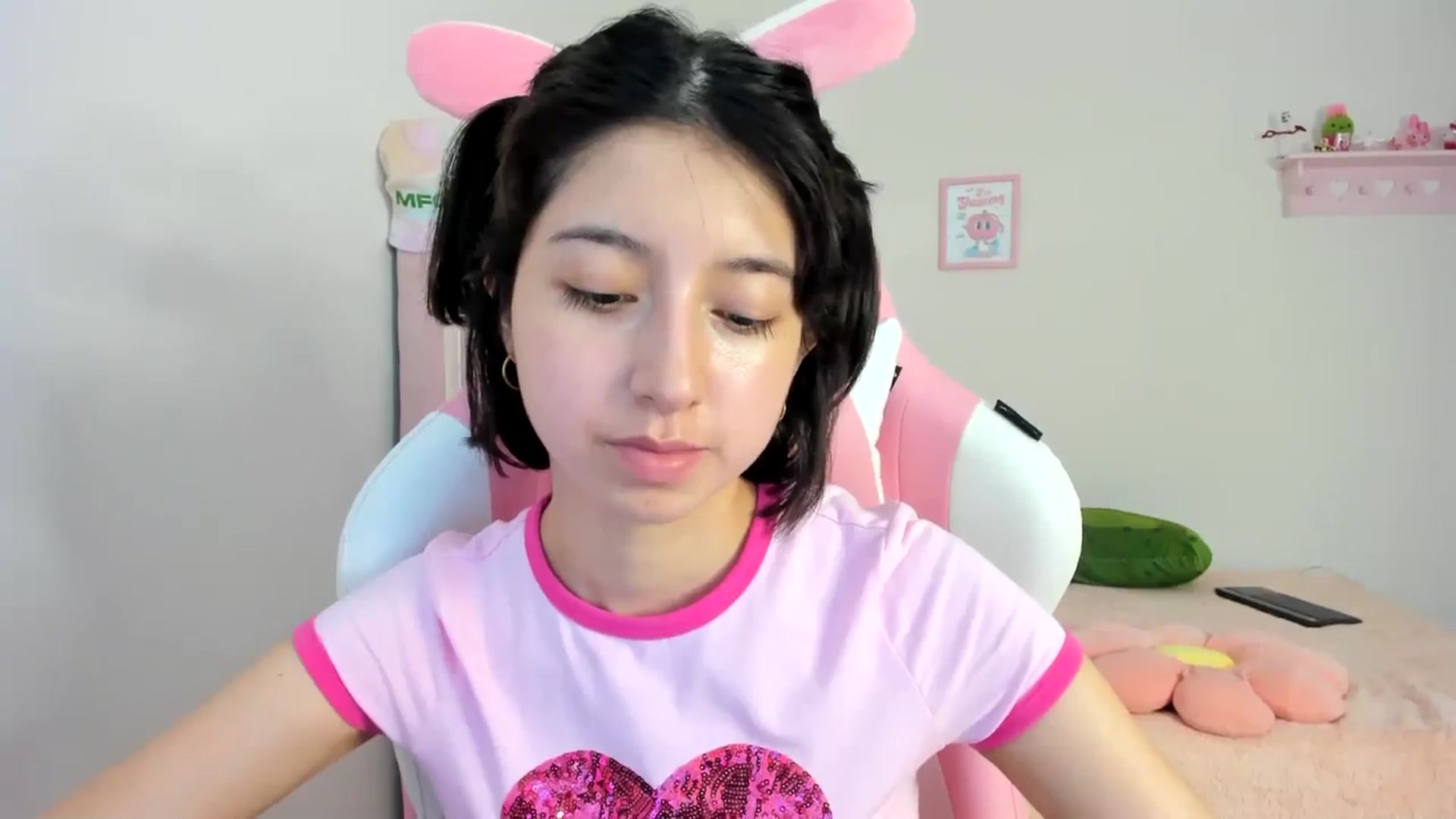 Gallery image thumbnail from Cherrycute666's myfreecams stream on, 03/16/2024, 24:55 image 12 of 20