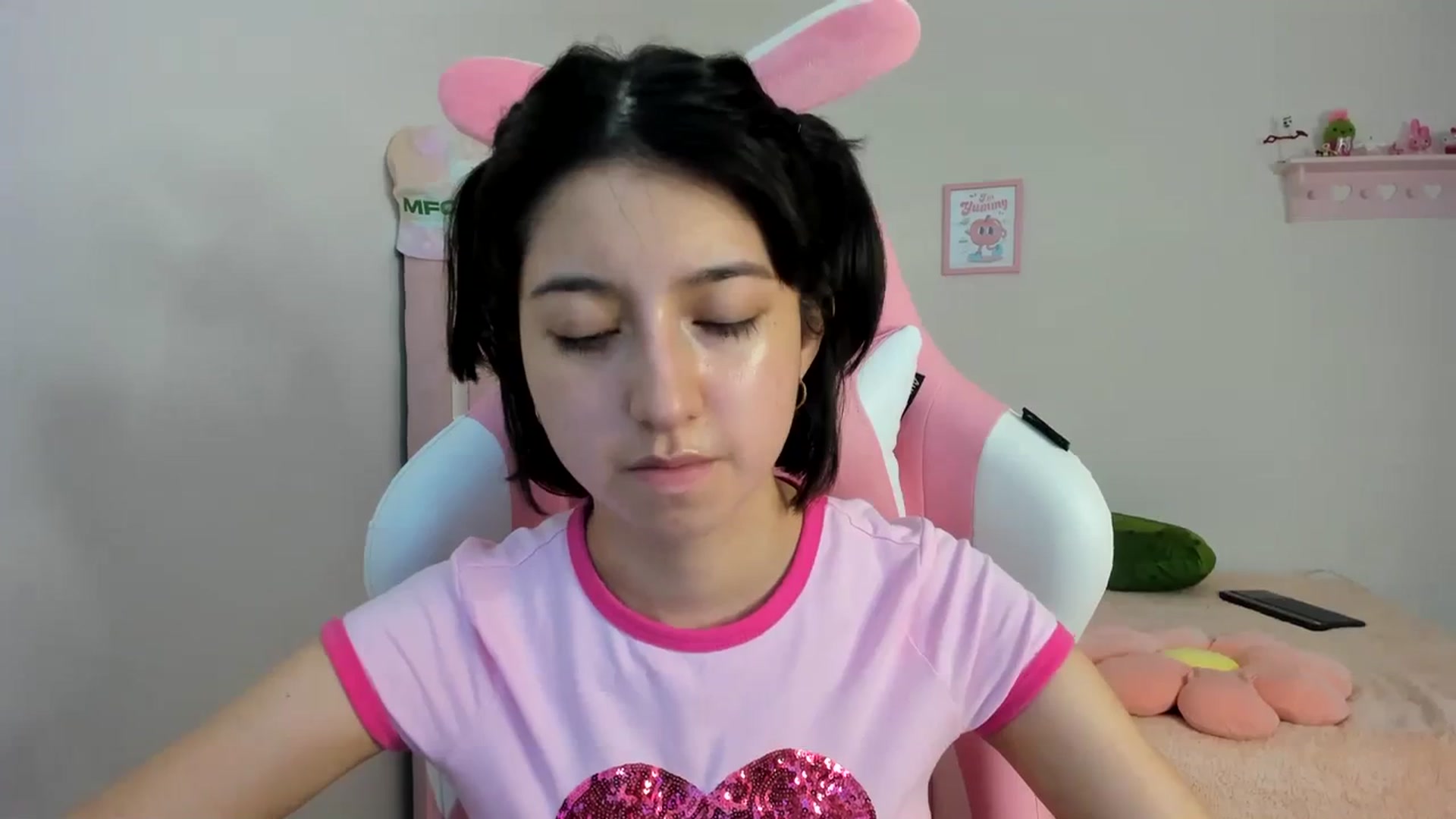 Gallery image thumbnail from Cherrycute666's myfreecams stream on, 03/16/2024, 24:55 image 11 of 20