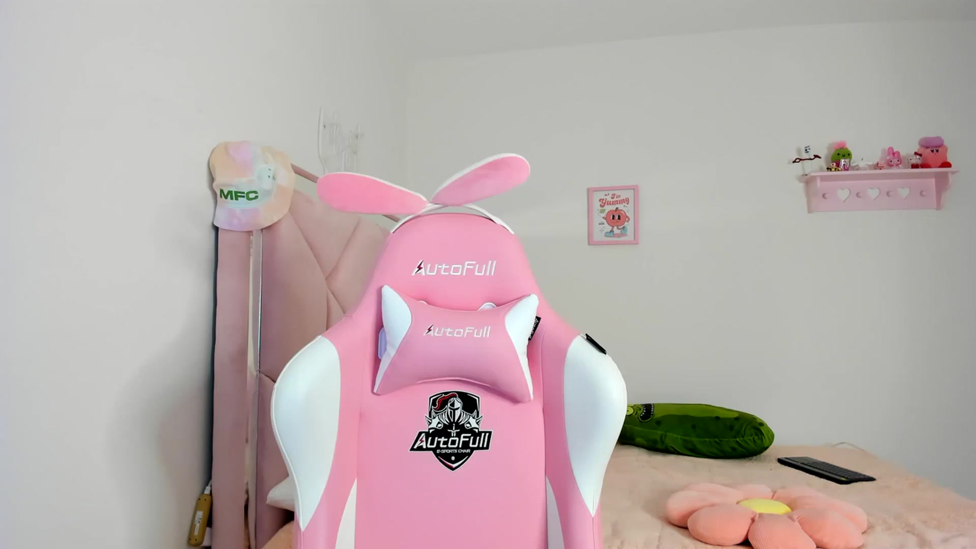 Gallery image thumbnail from Cherrycute666's myfreecams stream on, 03/16/2024, 24:55 image 19 of 20