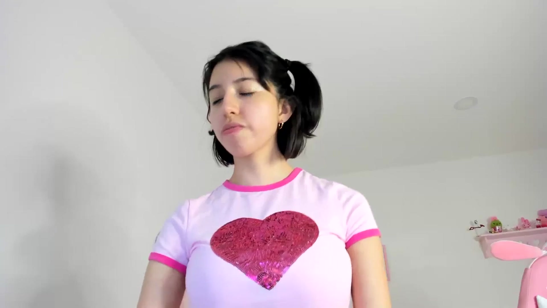 Gallery image thumbnail from Cherrycute666's myfreecams stream on, 03/16/2024, 24:55 image 17 of 20