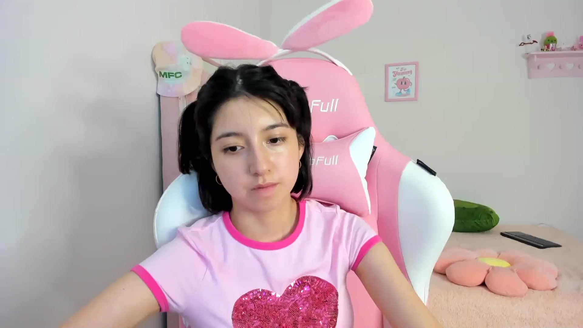 Gallery image thumbnail from Cherrycute666's myfreecams stream on, 03/16/2024, 24:55 image 13 of 20