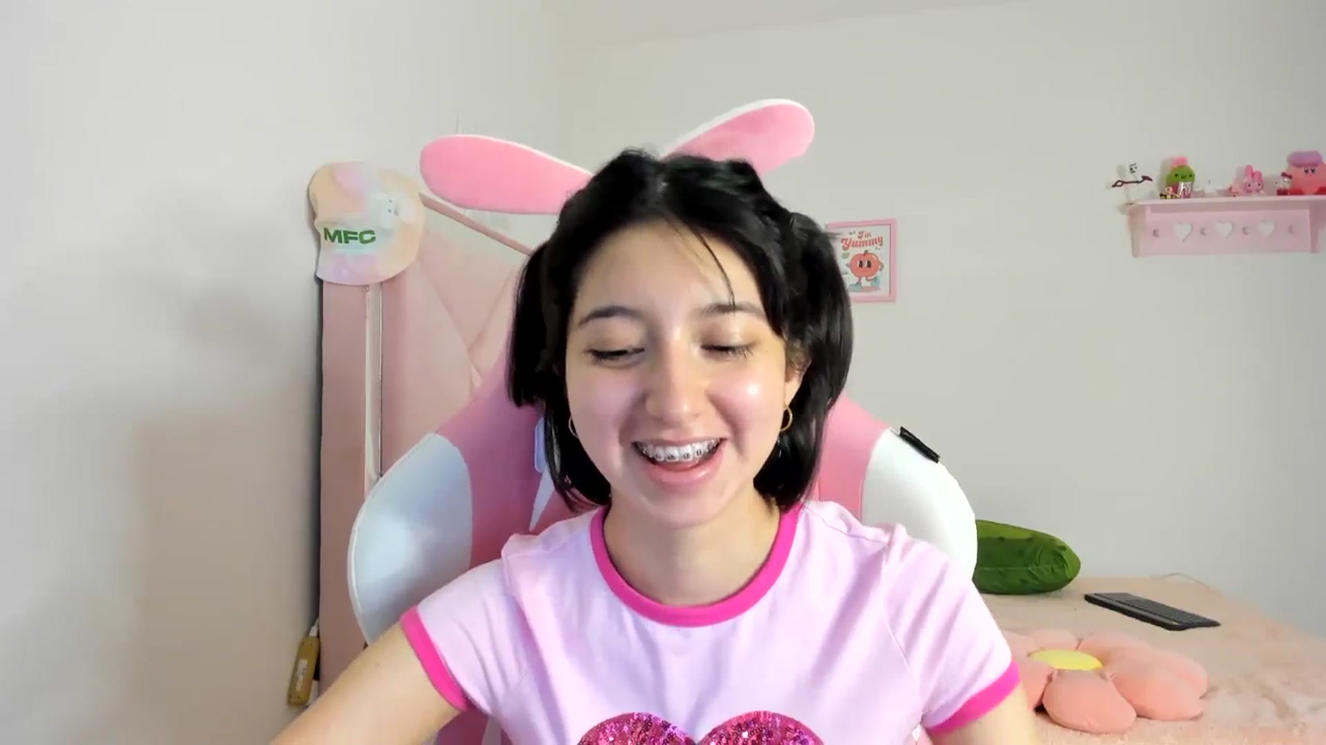 Gallery image thumbnail from Cherrycute666's myfreecams stream on, 03/16/2024, 24:55 image 20 of 20