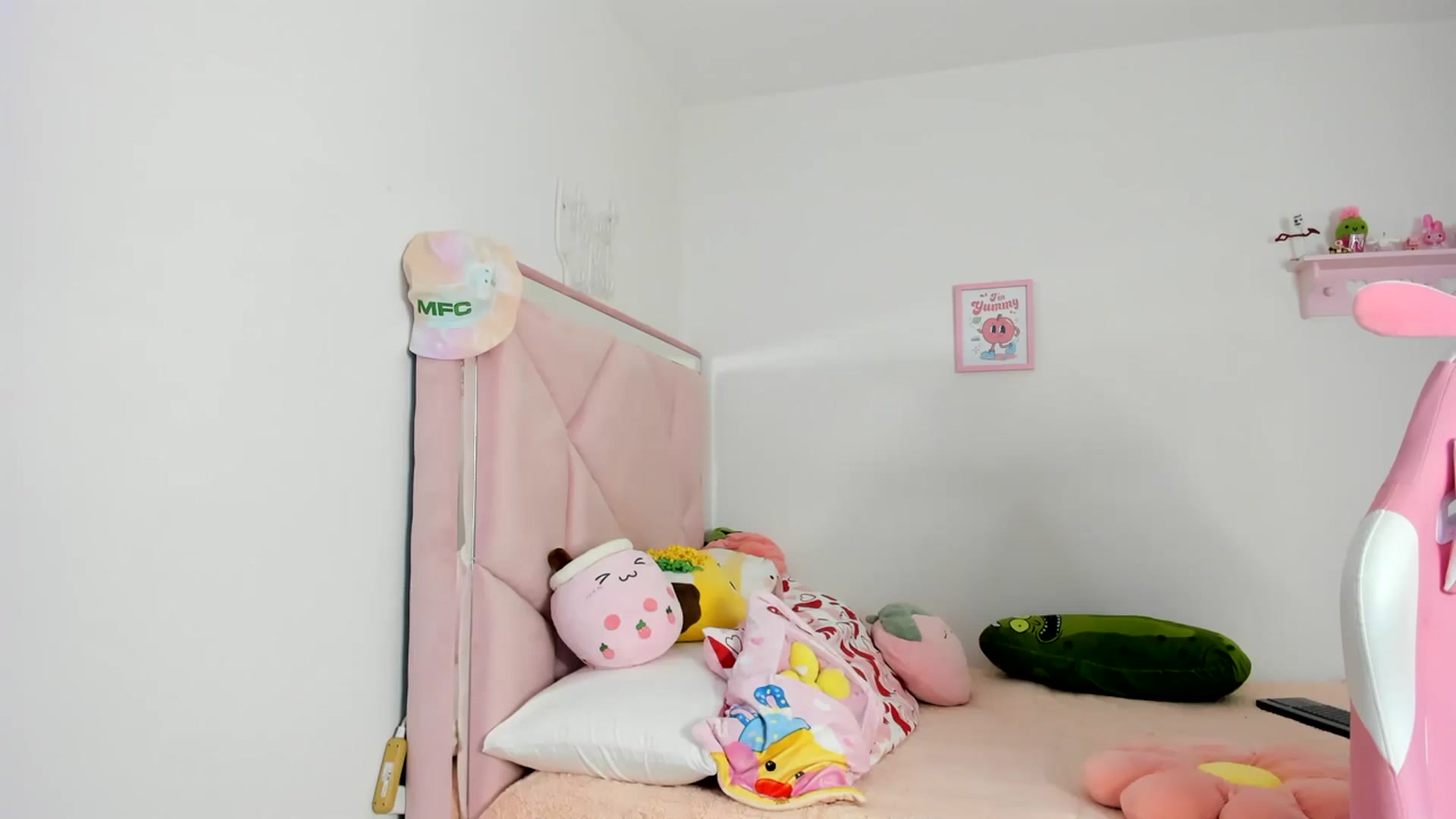 Gallery image thumbnail from Cherrycute666's myfreecams stream on, 03/16/2024, 24:55 image 15 of 20