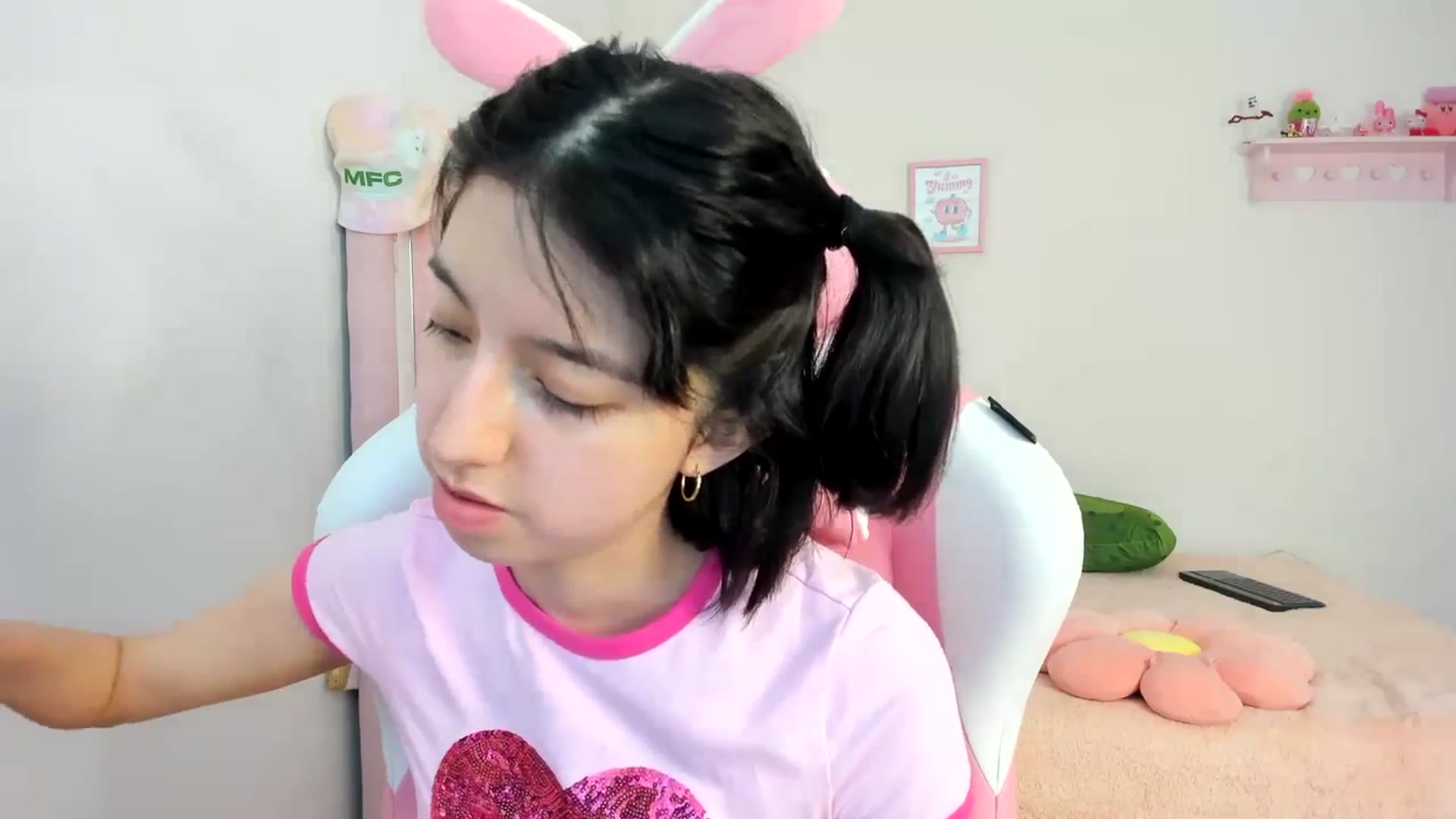 Gallery image thumbnail from Cherrycute666's myfreecams stream on, 03/16/2024, 24:55 image 5 of 20