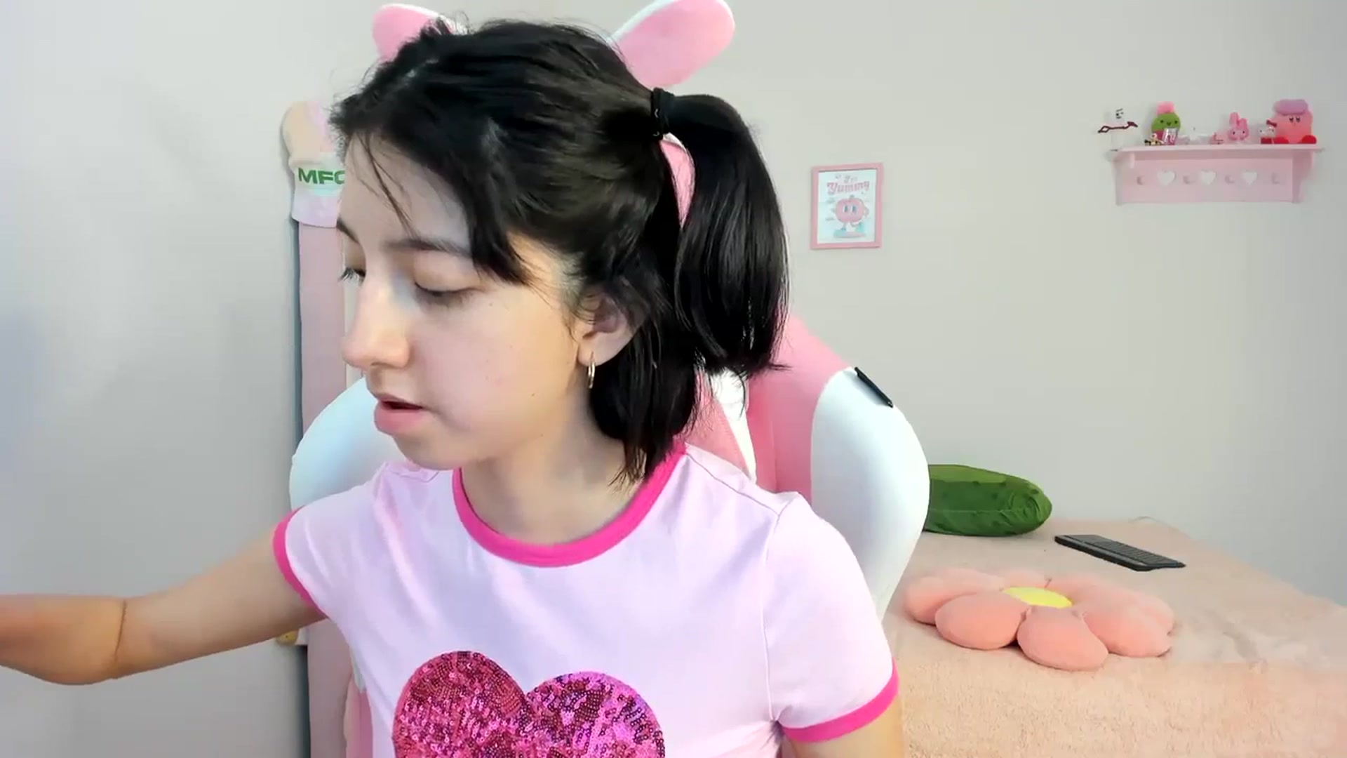 Gallery image thumbnail from Cherrycute666's myfreecams stream on, 03/16/2024, 24:55 image 4 of 20